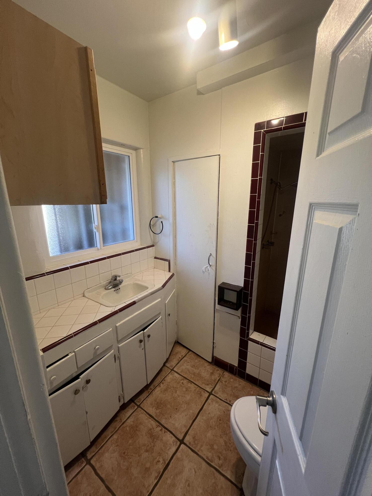 Photo 5 — 344 Tennessee Street NE B