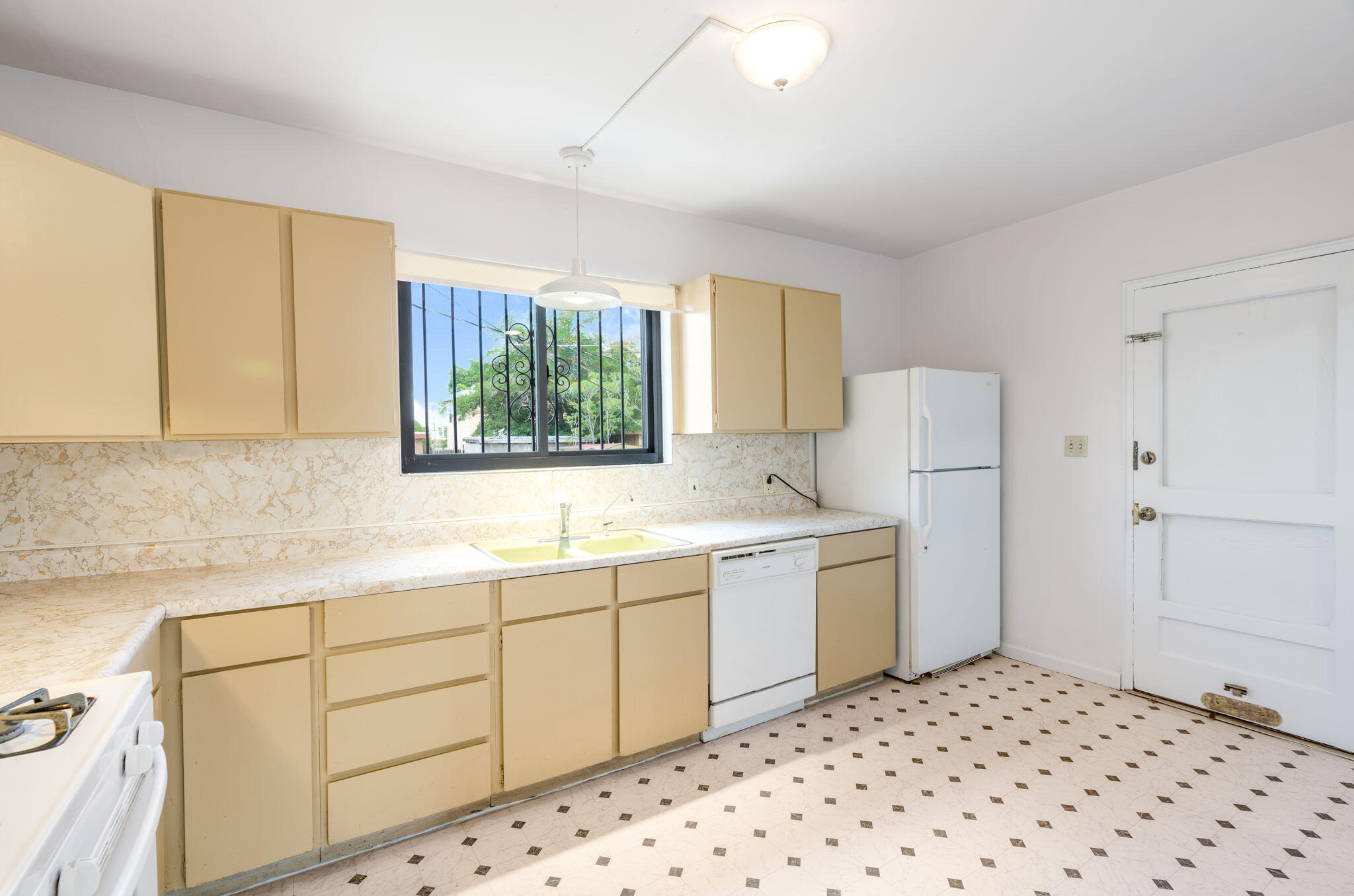 Photo 12 — 2721 Bel Air Drive NE