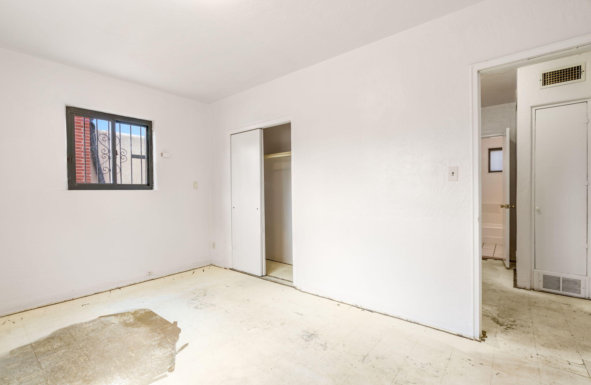 Photo 9 — 2721 Bel Air Drive NE