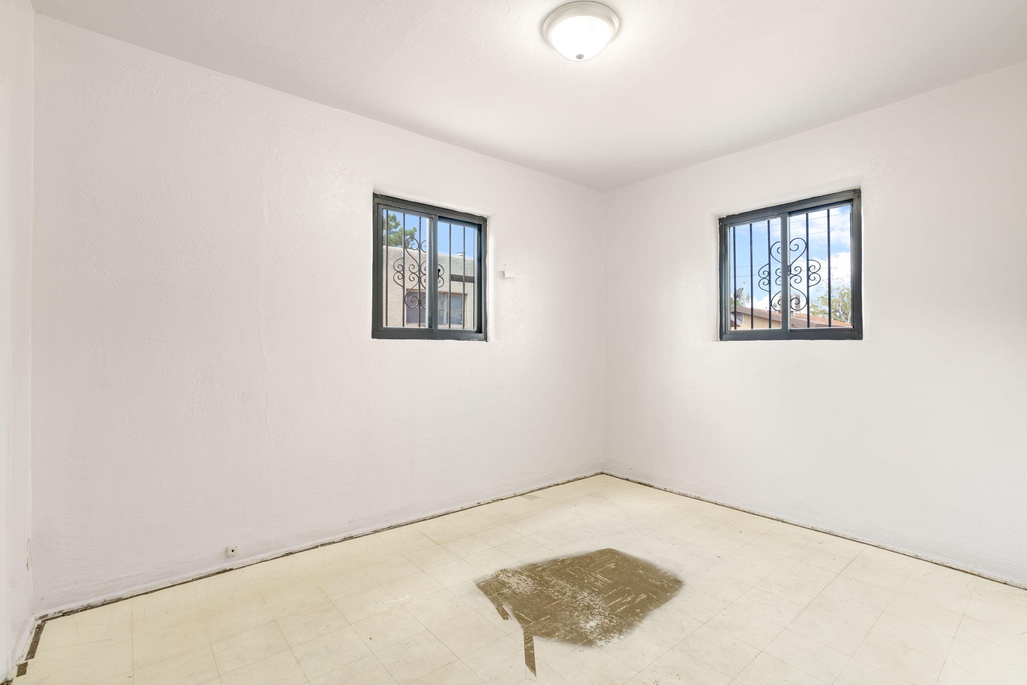 Photo 8 — 2721 Bel Air Drive NE