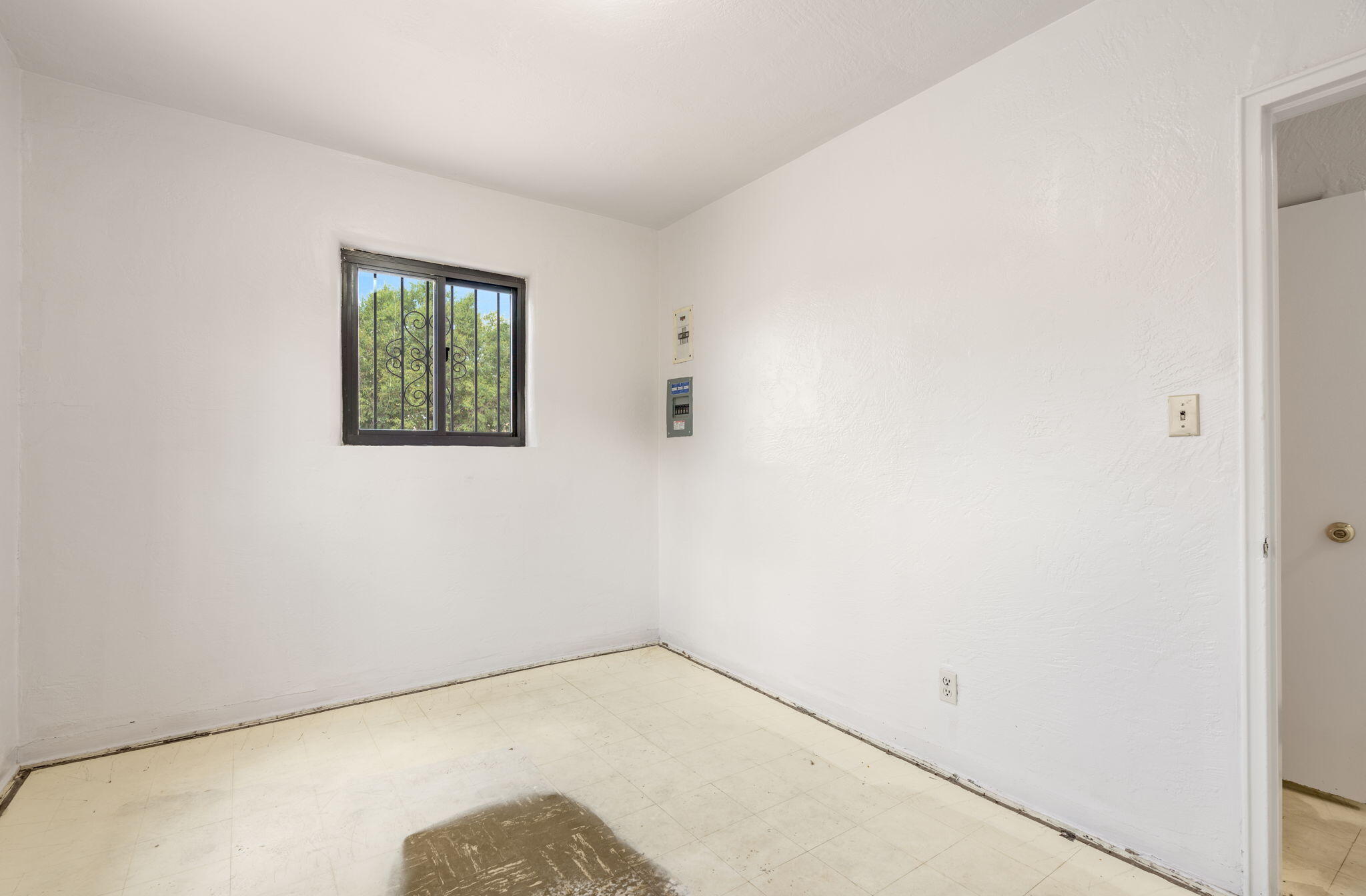 Photo 5 — 2721 Bel Air Drive NE
