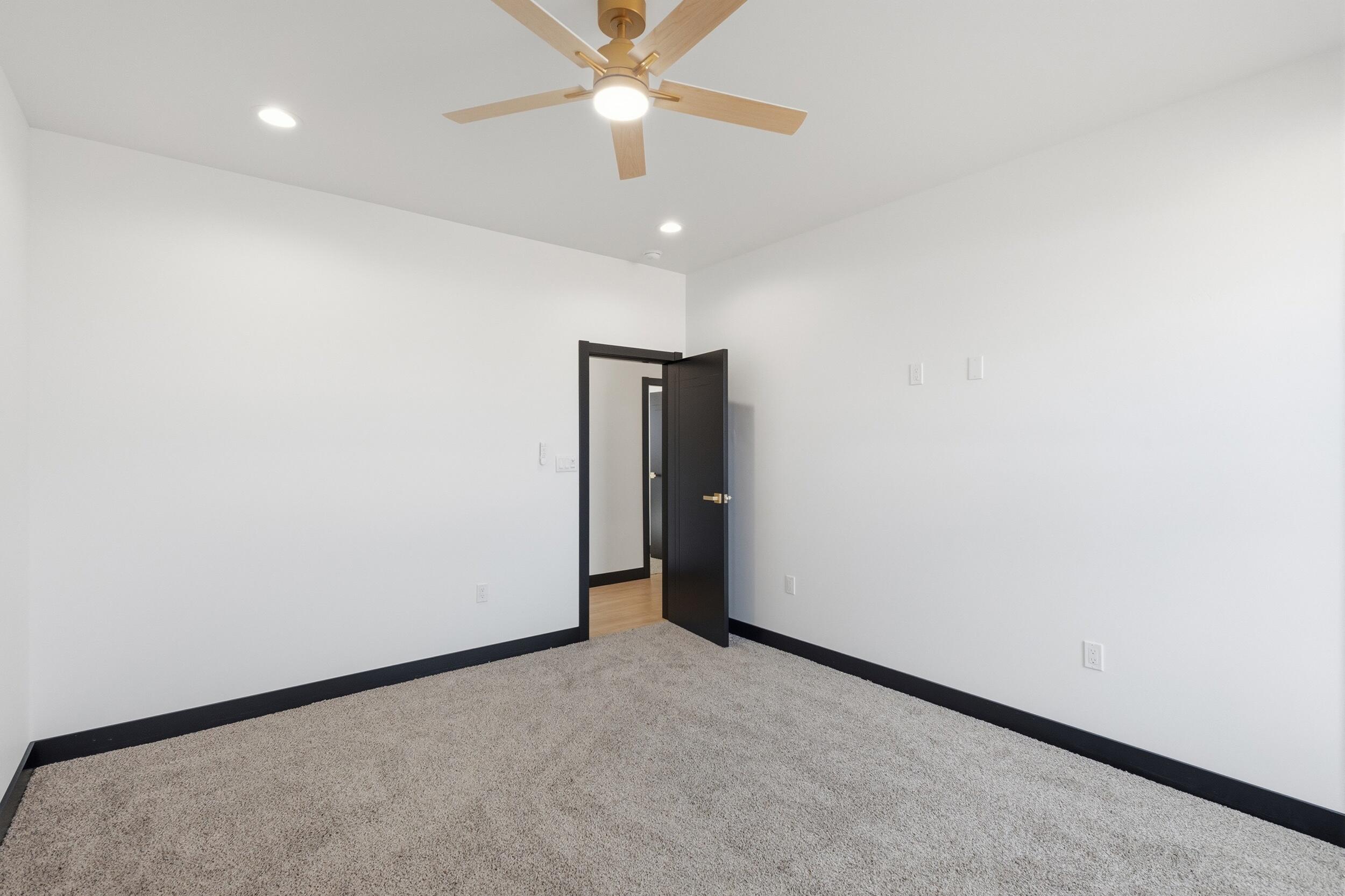 Photo 20 — 404 Northern Boulevard NE