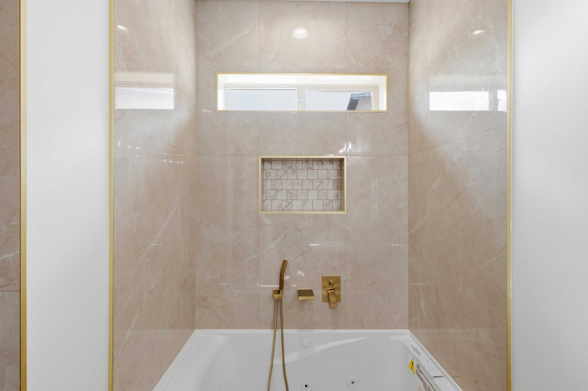 Photo 15 — 404 Northern Boulevard NE