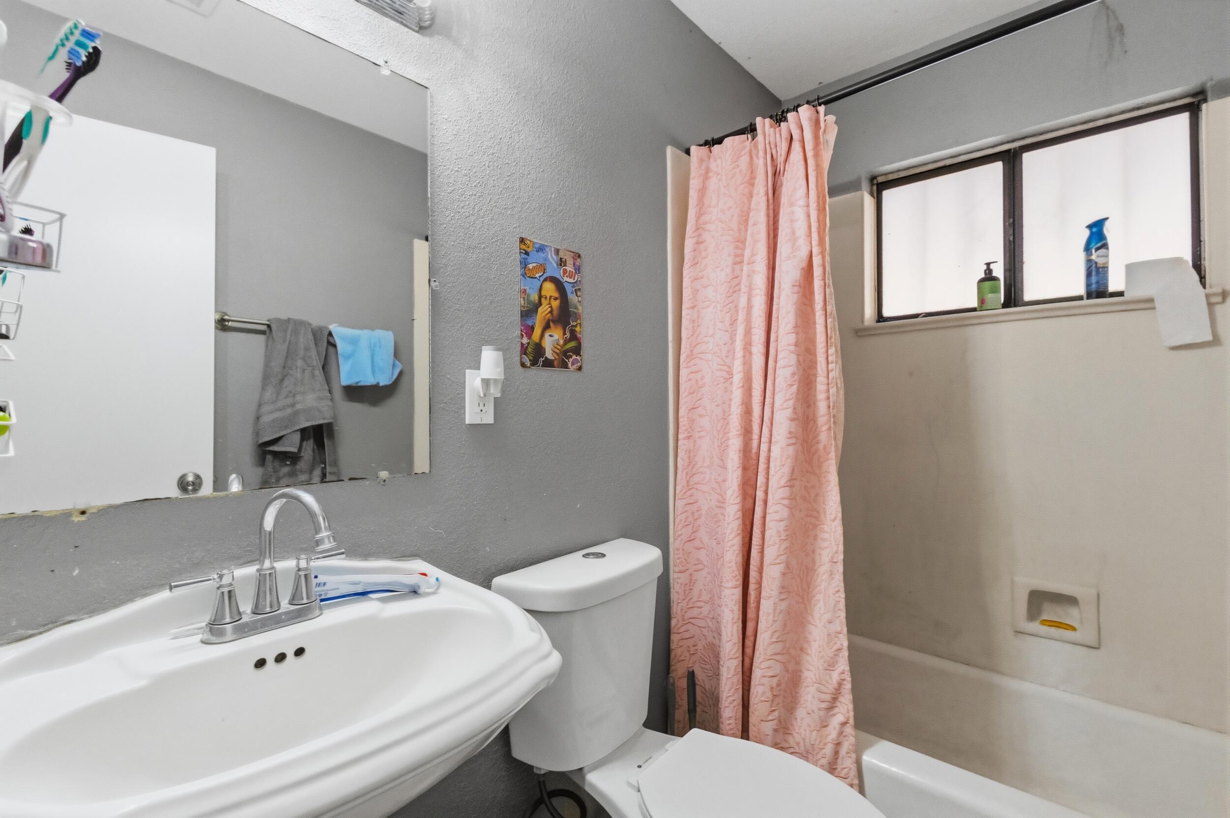 Photo 14 — 4621 Glendale Place NW