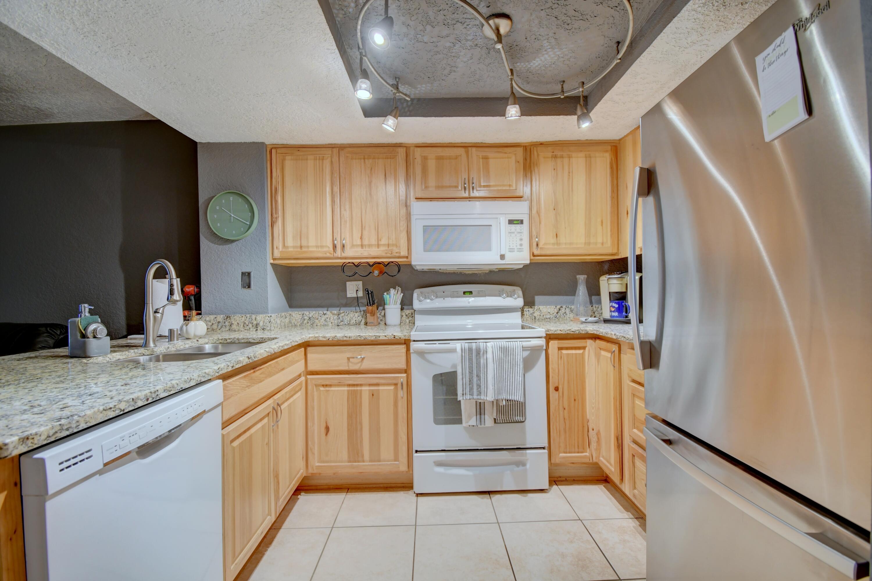 Photo 13 — 6041 Sequoia Road NW APT B12