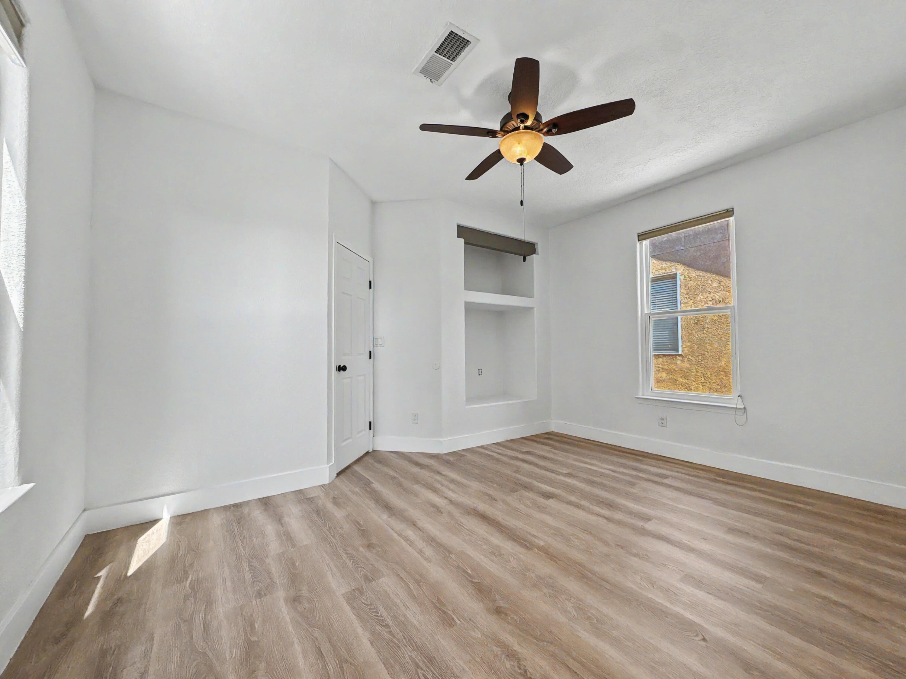 Photo 18 — 10215 Marin Drive NW