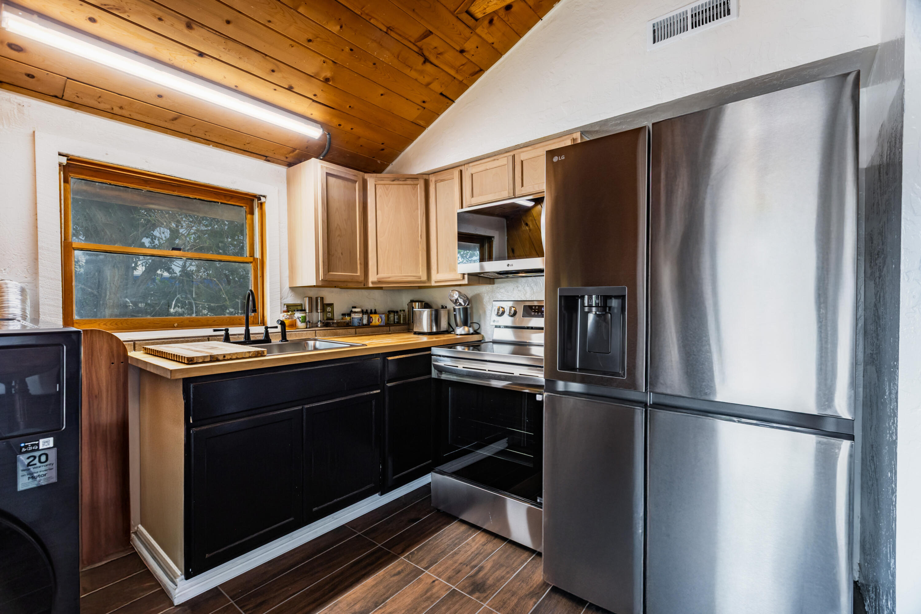 Photo 18 — 1133 Louisiana Boulevard SE