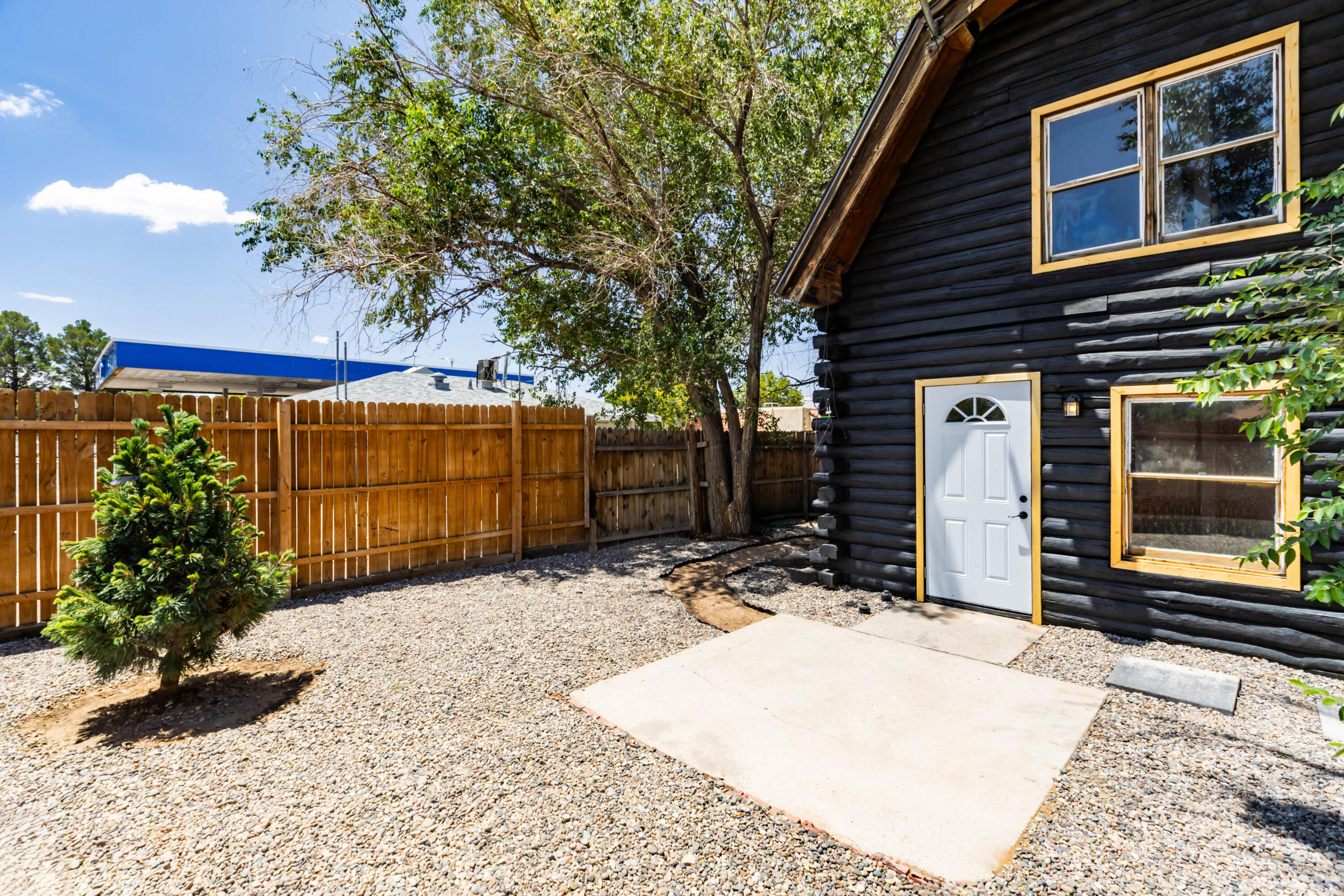 Photo 8 — 1133 Louisiana Boulevard SE