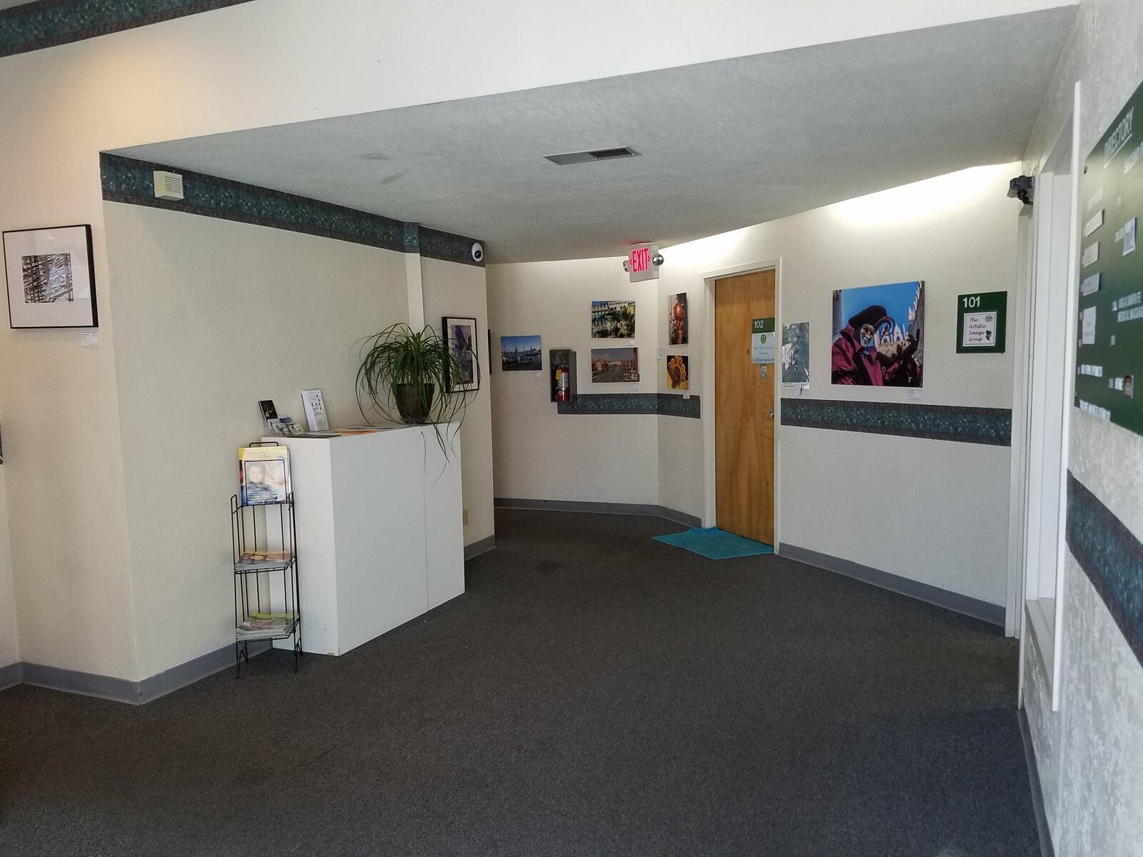 Photo 4 — 1101 Cardenas Drive NE 103