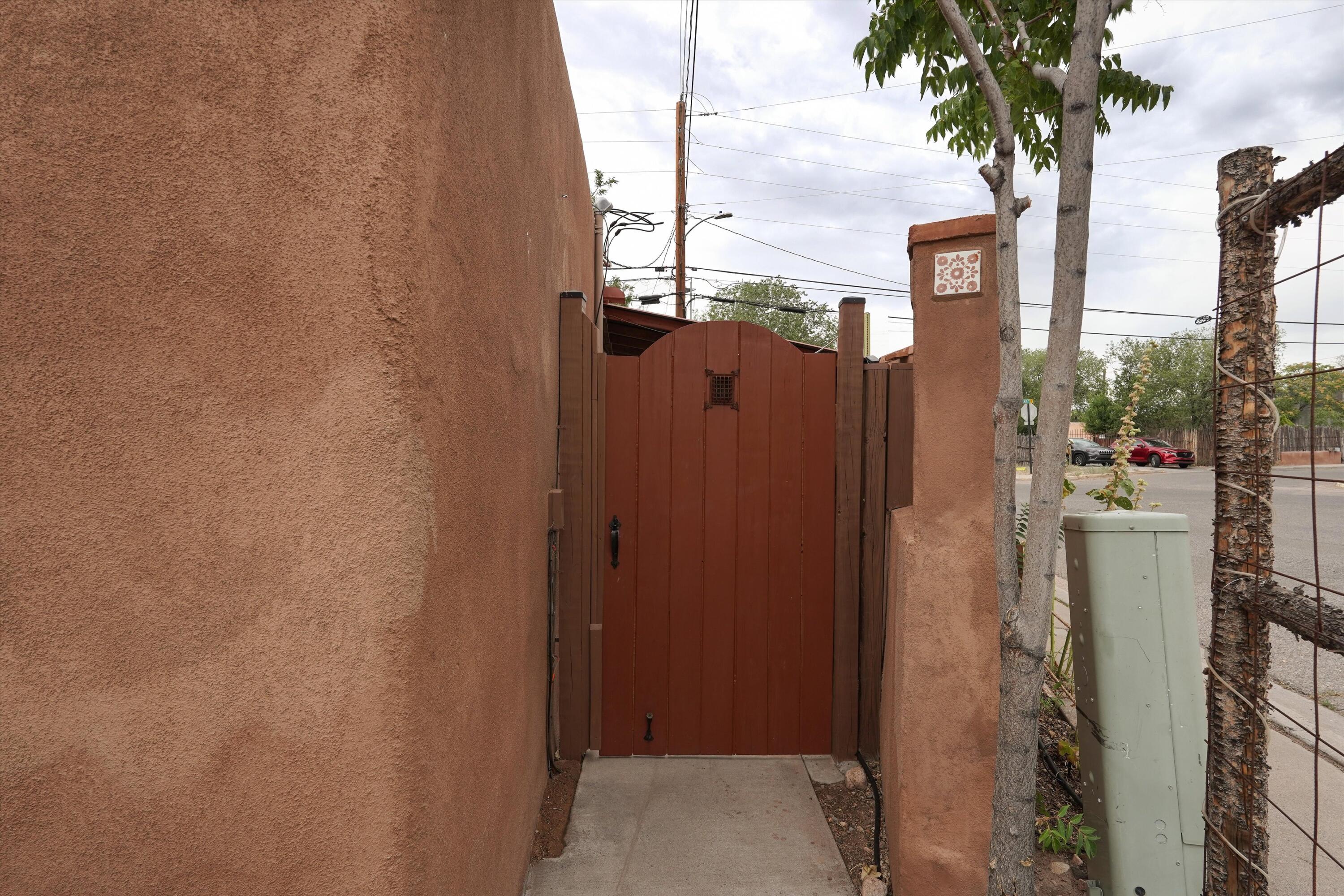 Photo 12 — 912 Alto Street