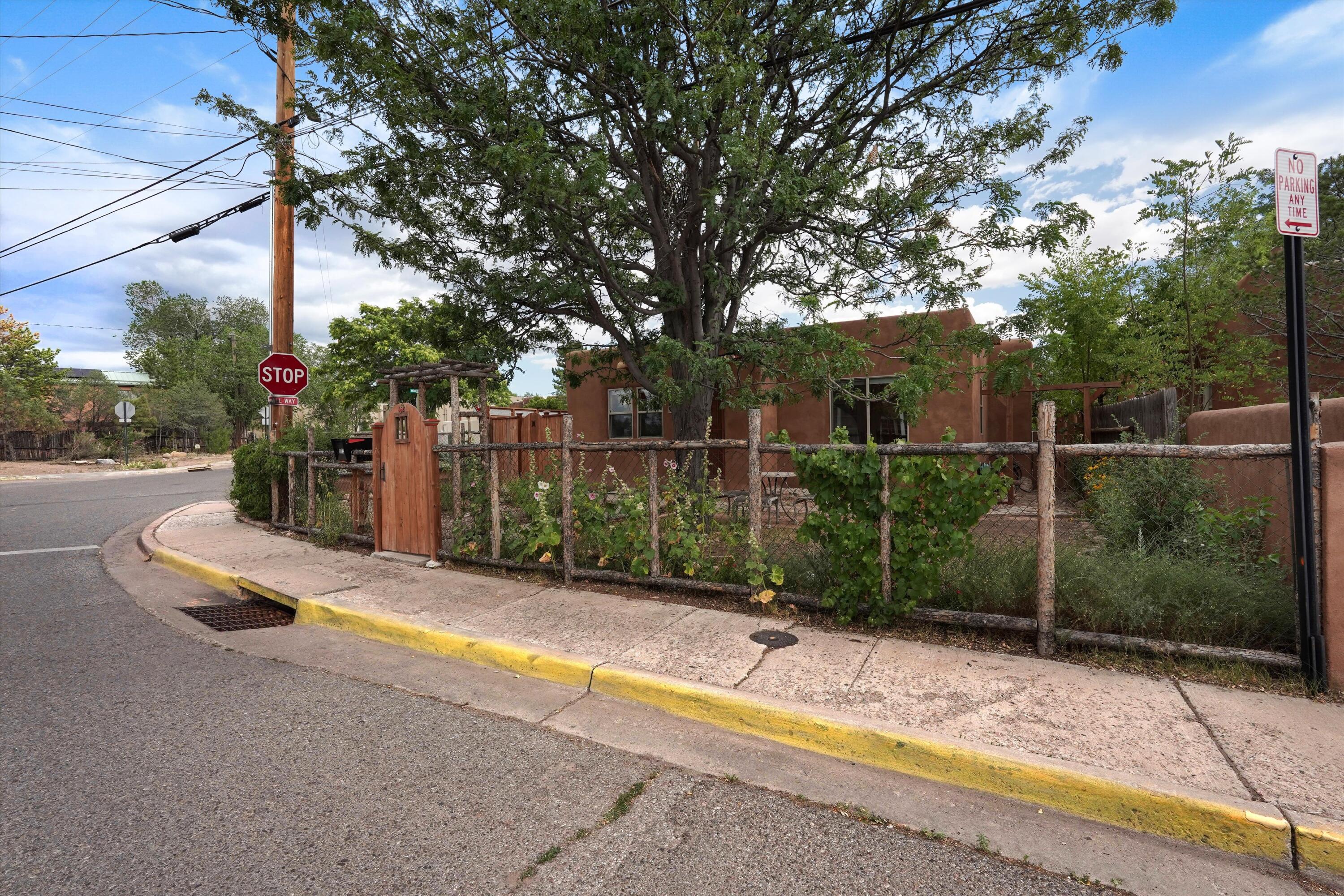 Photo 8 — 912 Alto Street