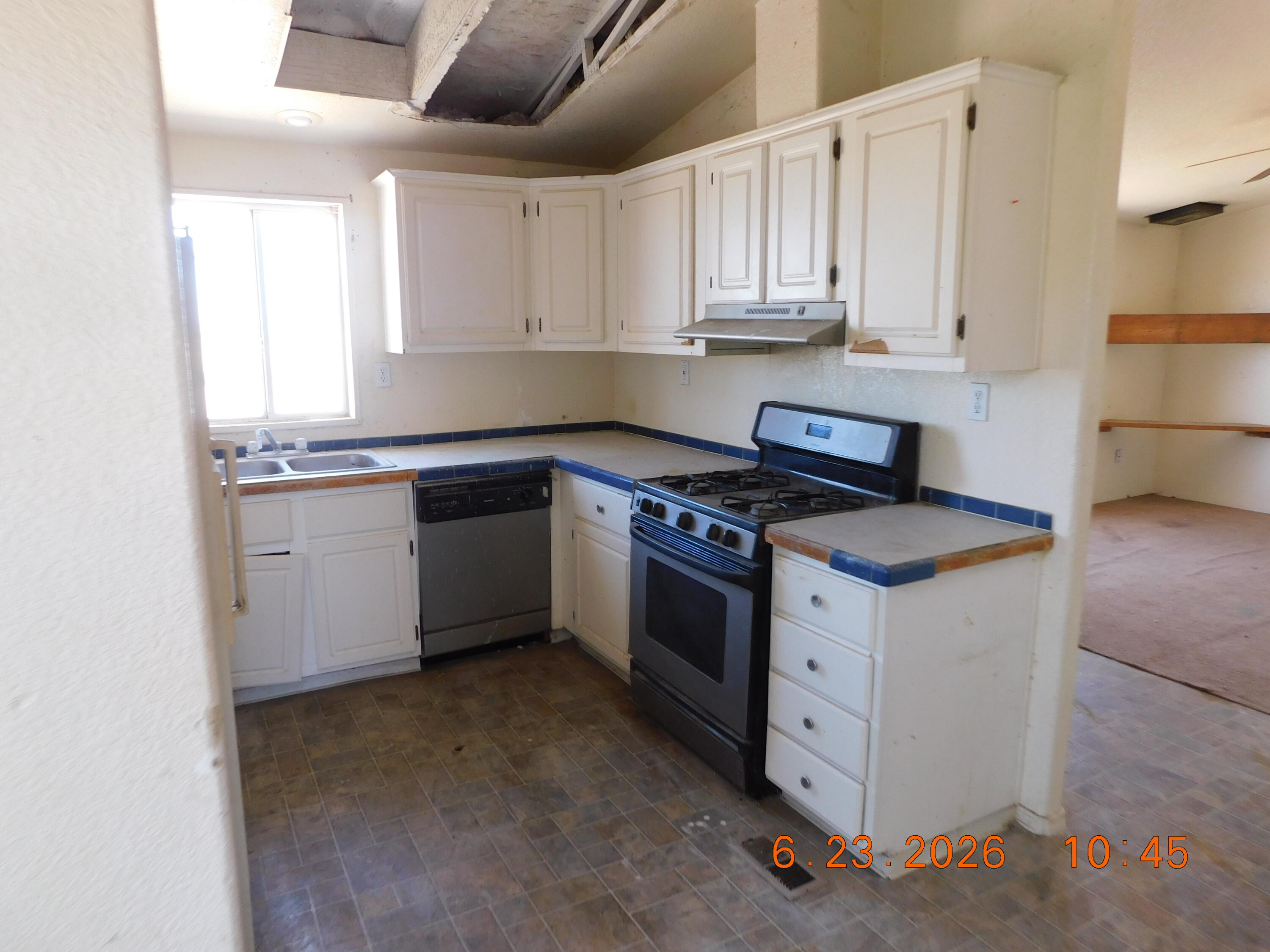 Photo 2 — 673 Meadowlake Road