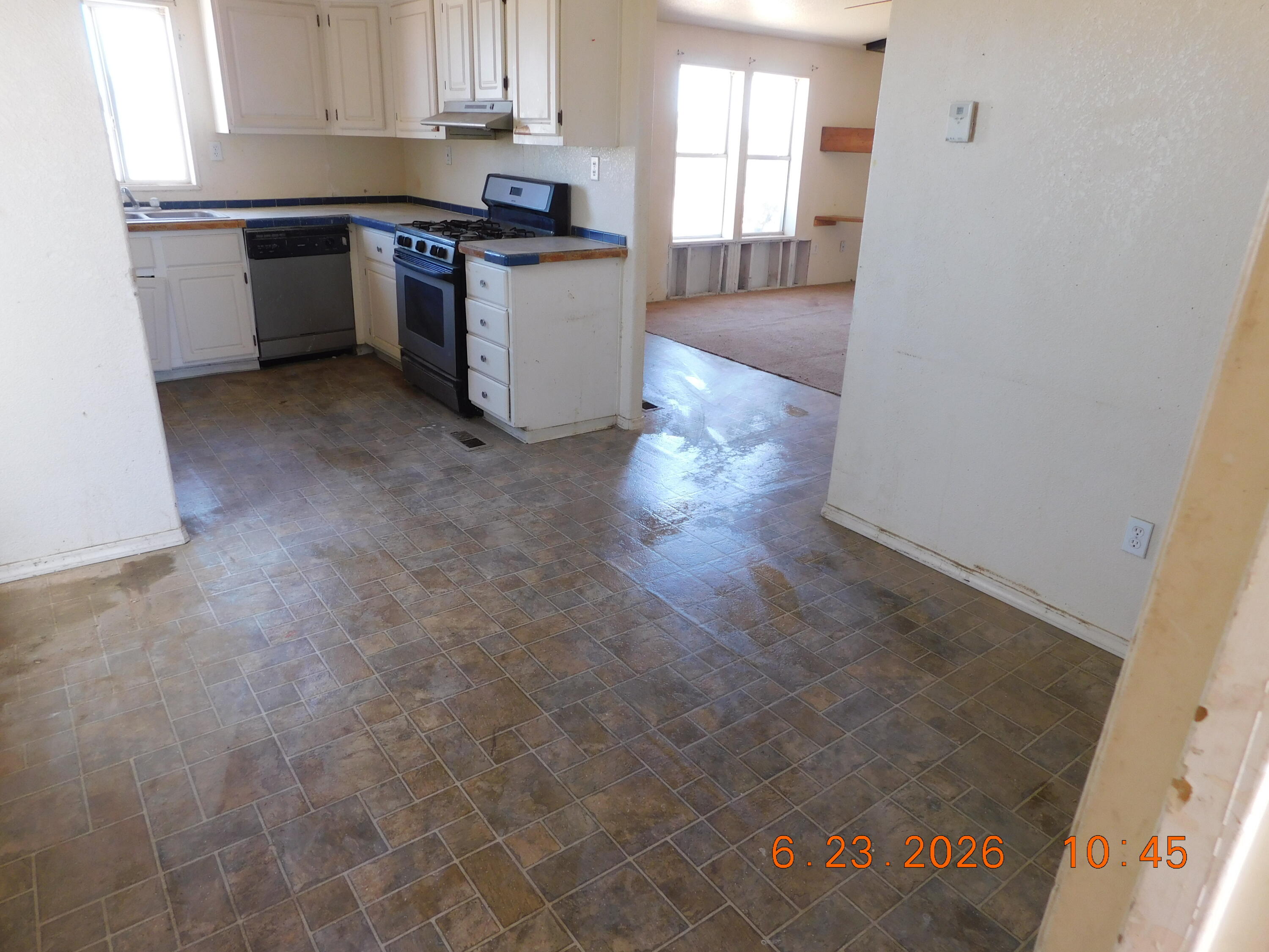 Photo 4 — 673 Meadowlake Road