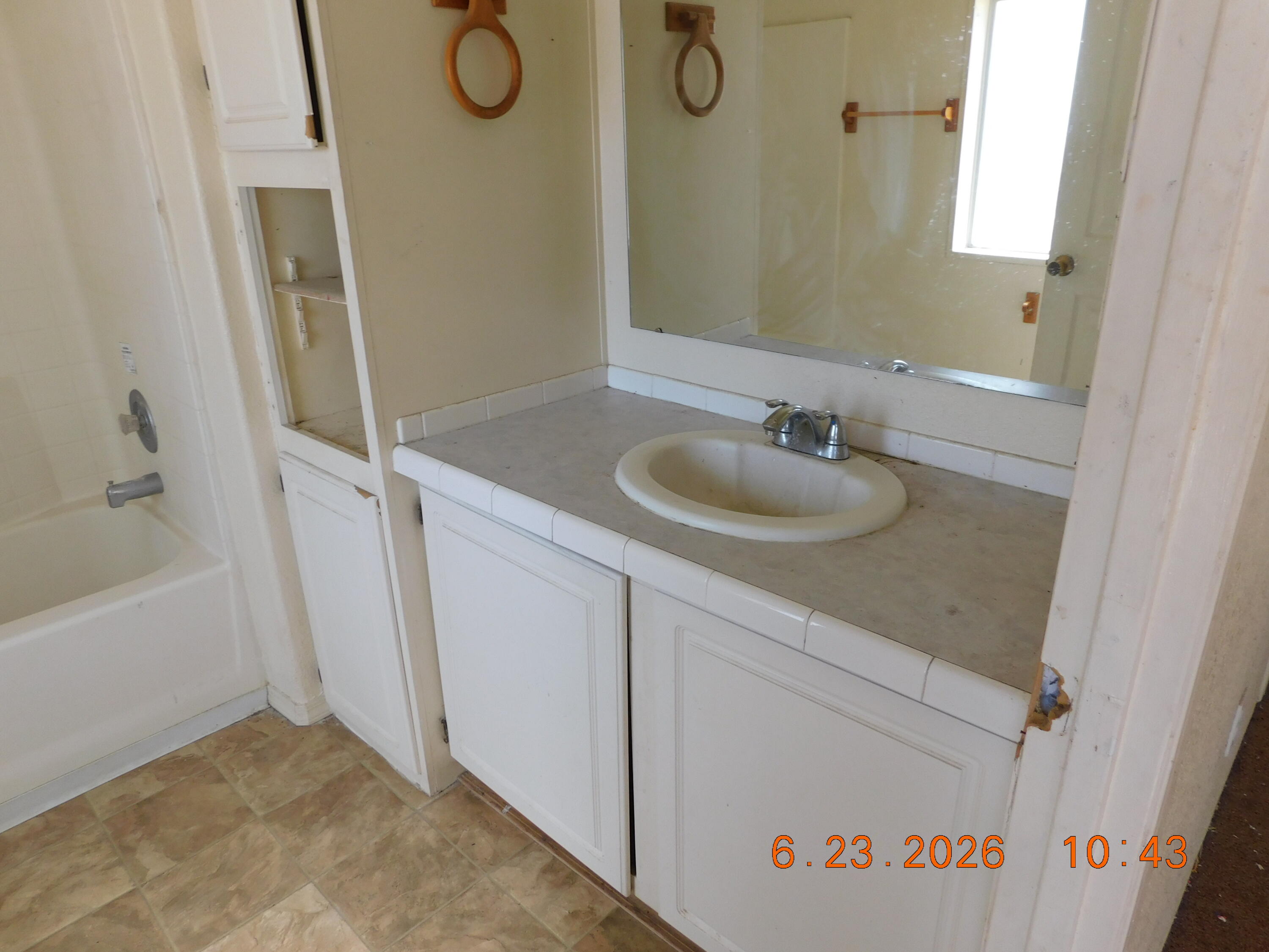 Photo 7 — 673 Meadowlake Road
