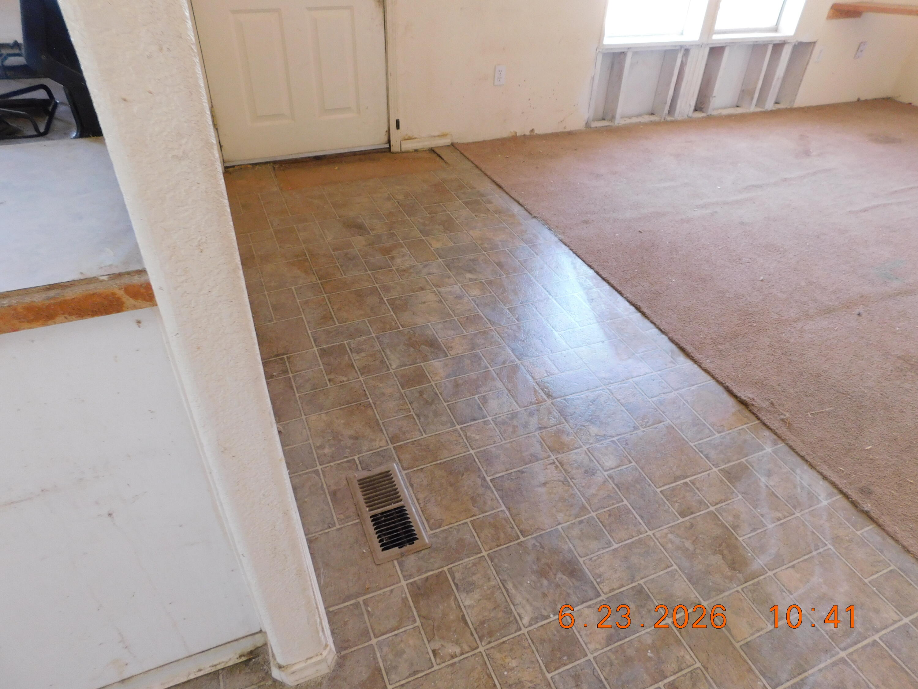 Photo 9 — 673 Meadowlake Road