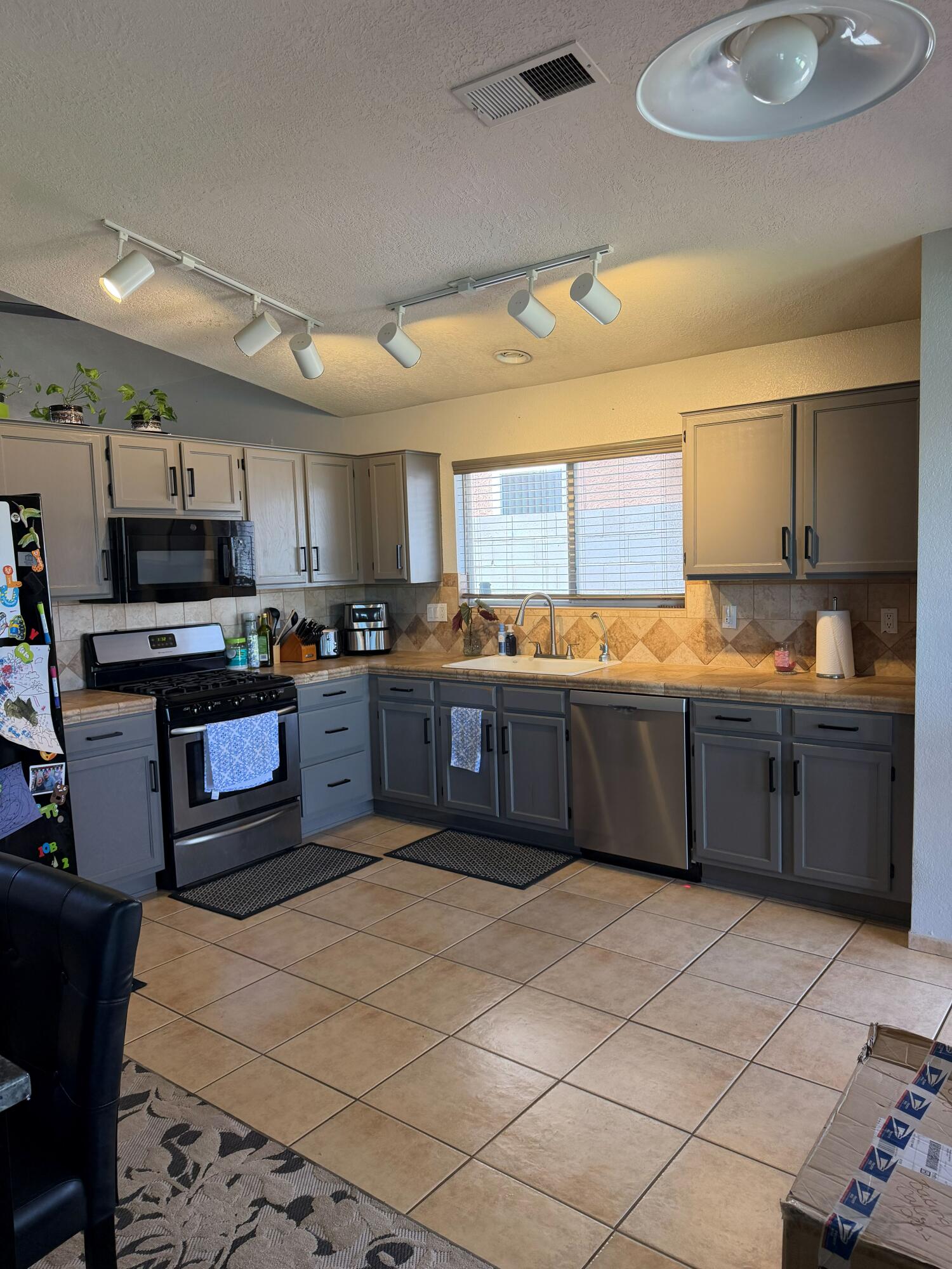 Photo 10 — 6305 Sunray Road NW