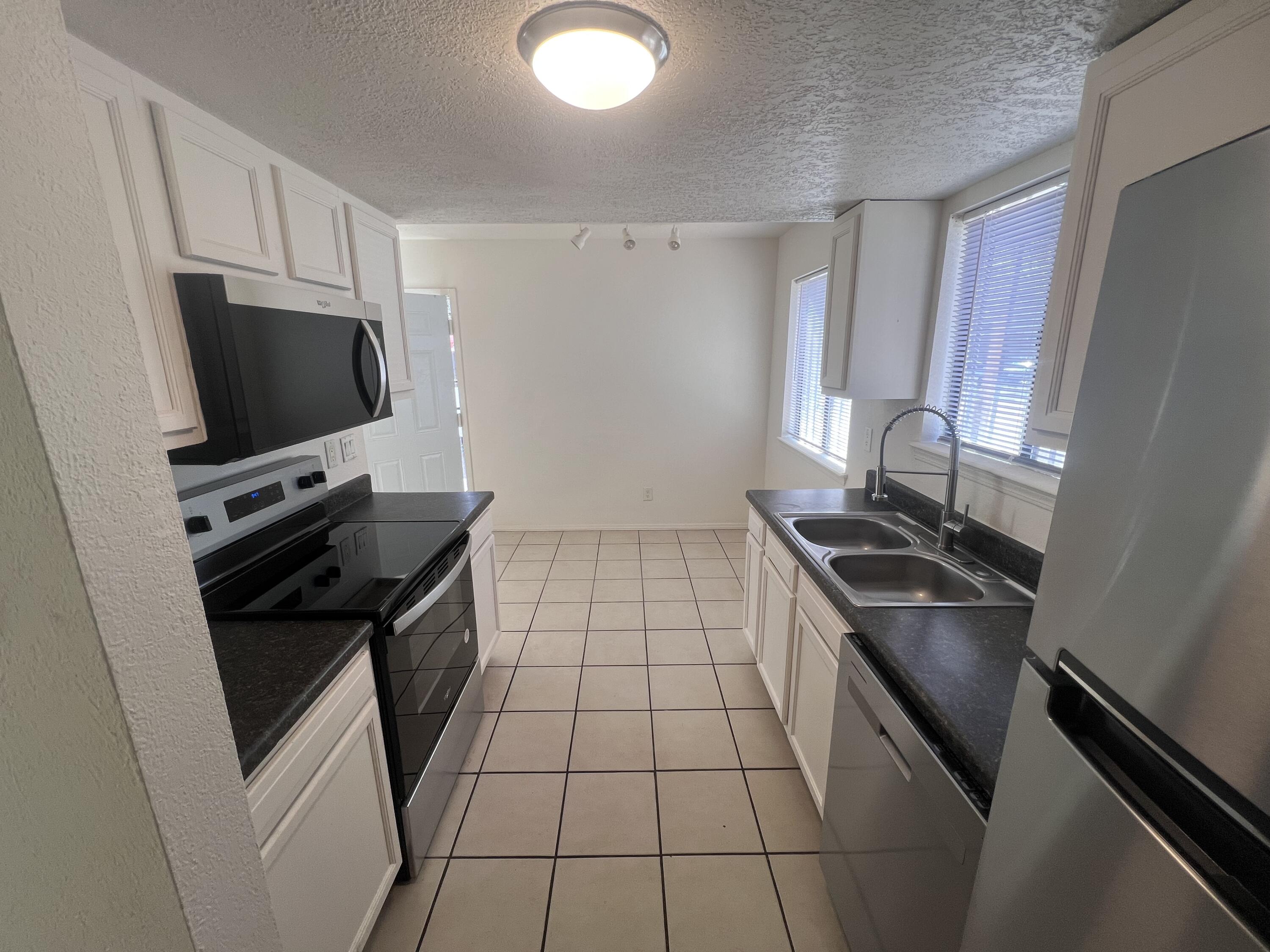 Photo 5 — 1005 Dickerson Drive SE A