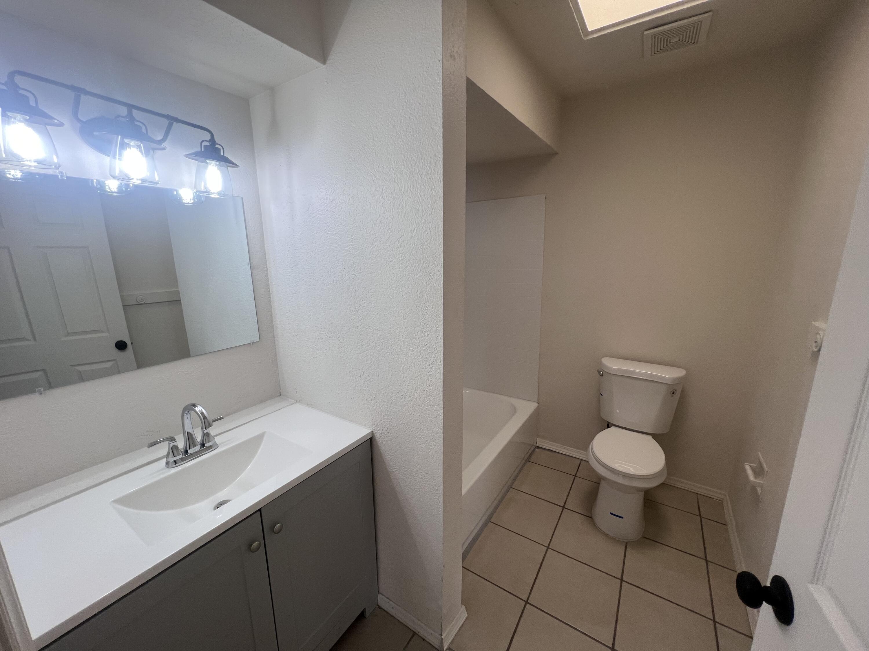 Photo 9 — 1005 Dickerson Drive SE A