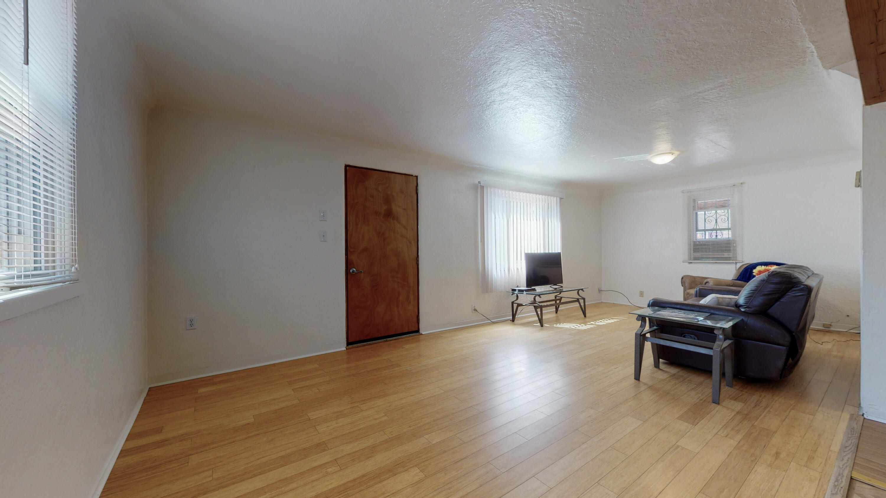 Photo 10 — 427 Headingly Avenue NW