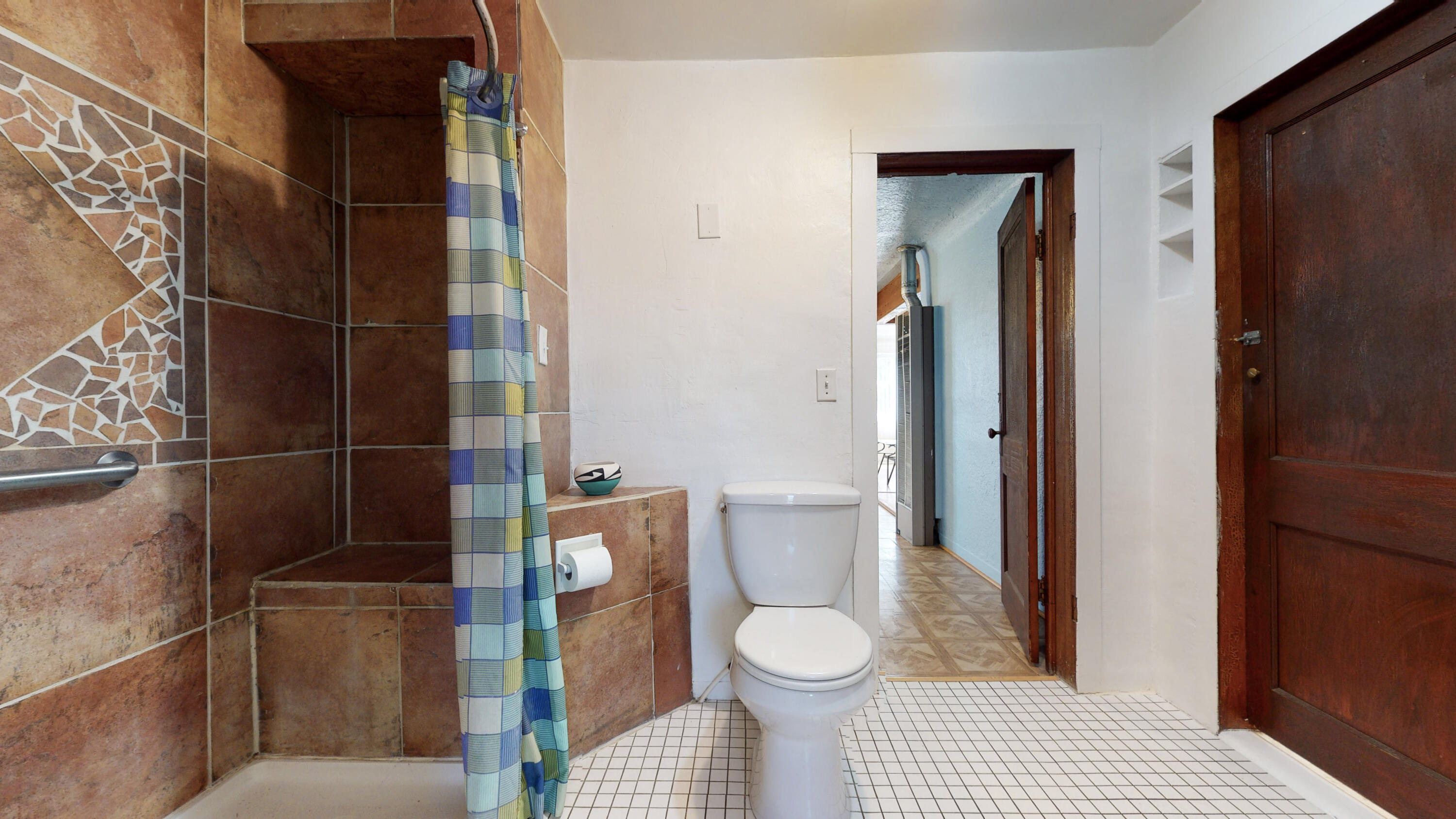 Photo 15 — 427 Headingly Avenue NW