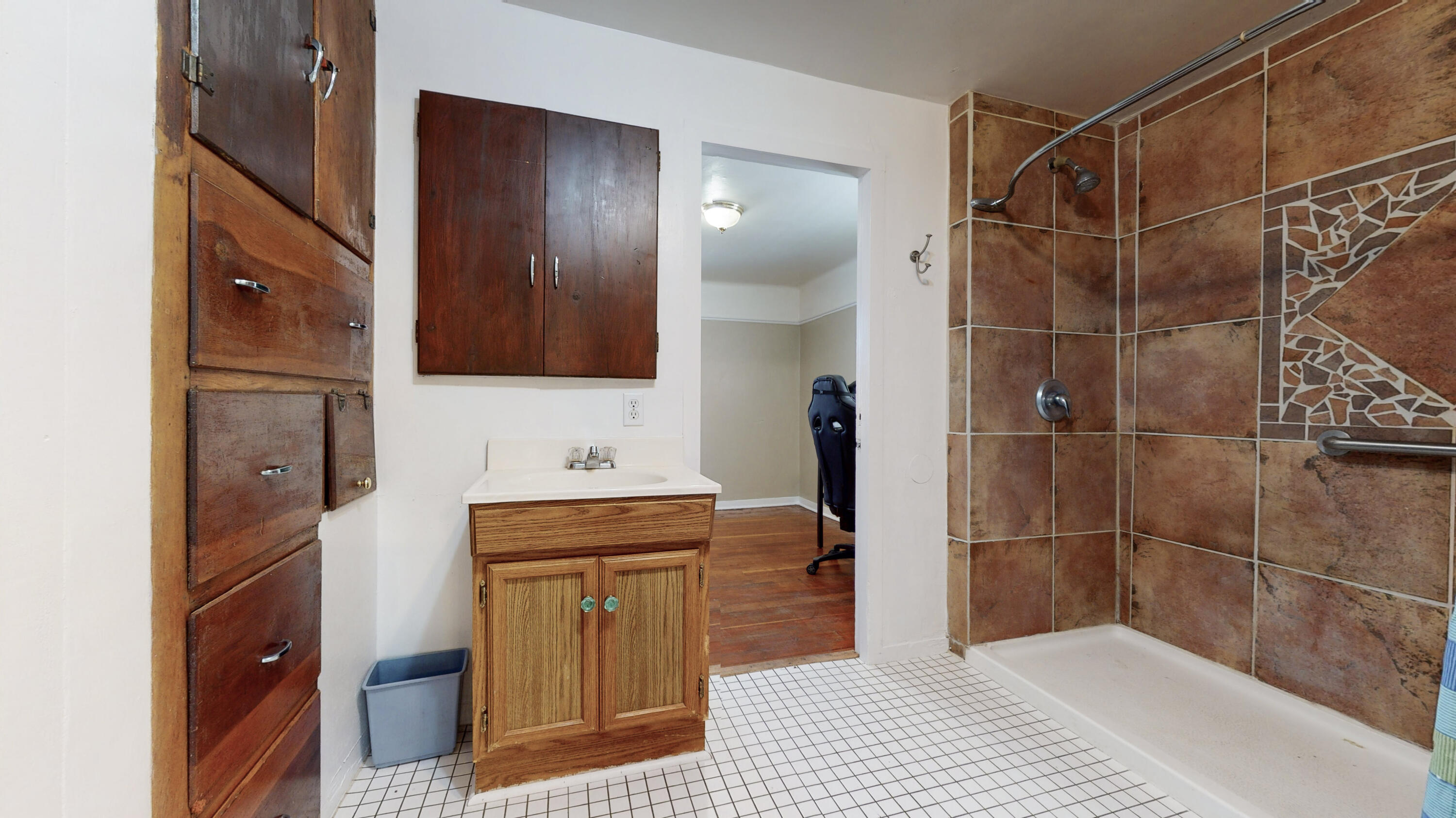 Photo 16 — 427 Headingly Avenue NW