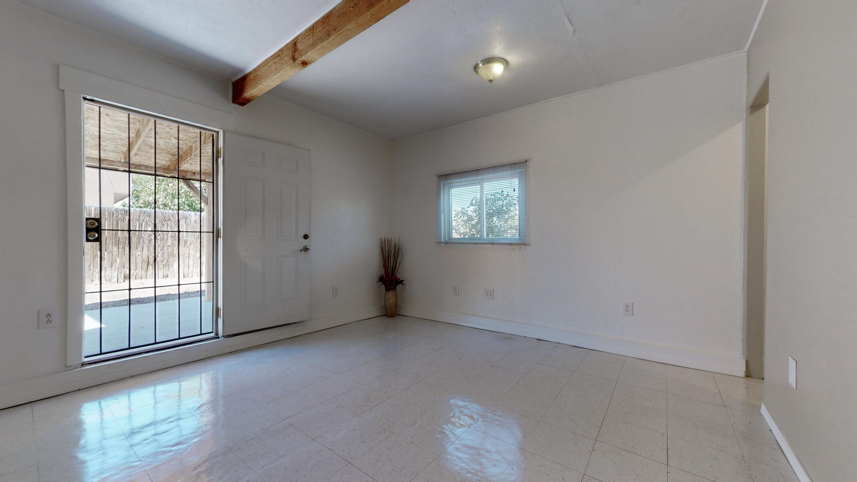Photo 2 — 427 Headingly Avenue NW