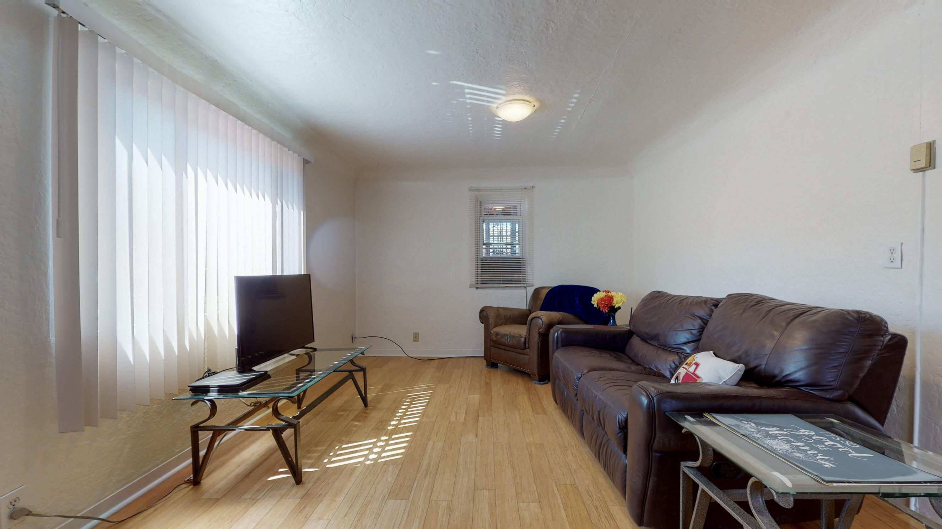Photo 8 — 427 Headingly Avenue NW