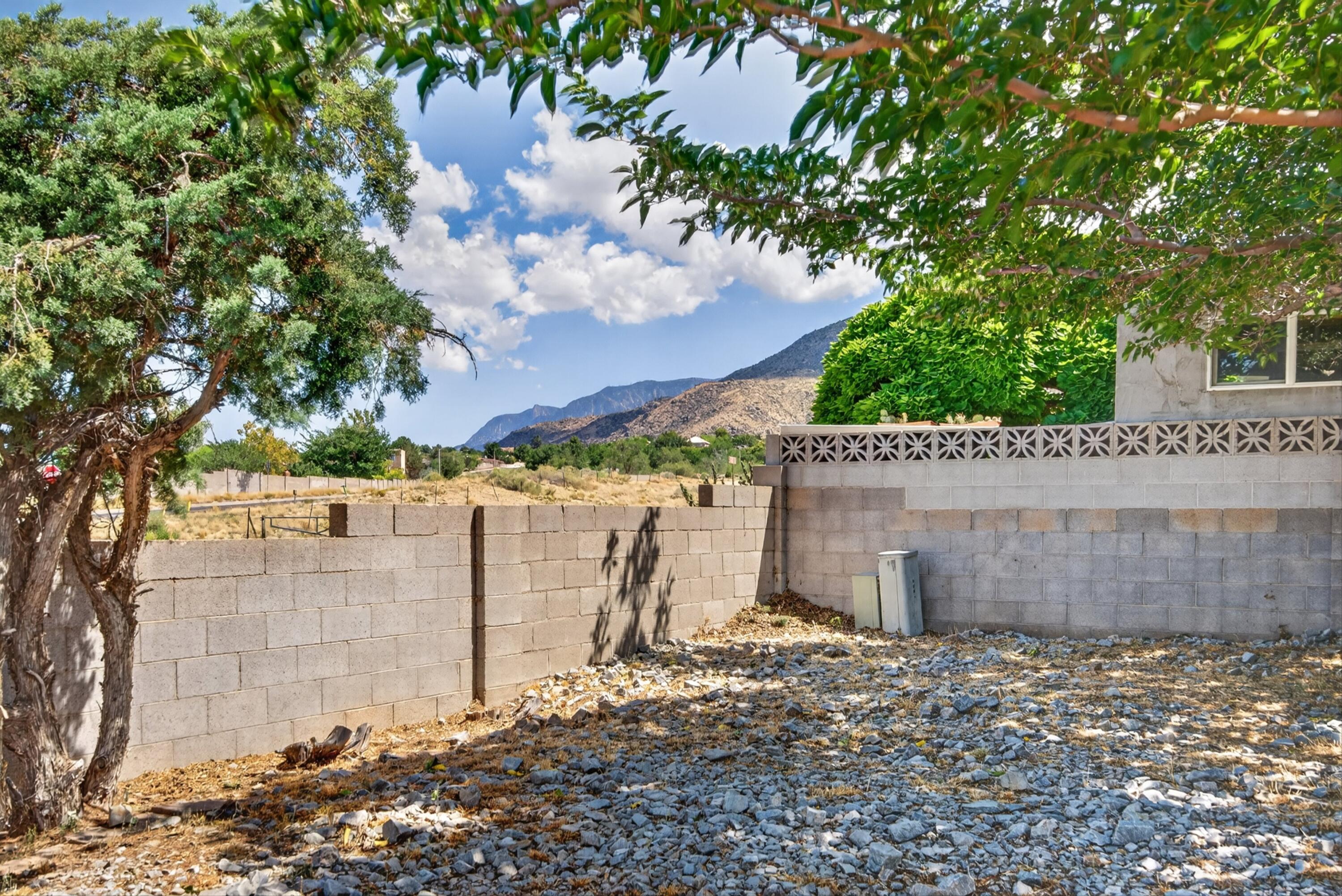 Photo 12 — 1129 Monte Largo Drive NE