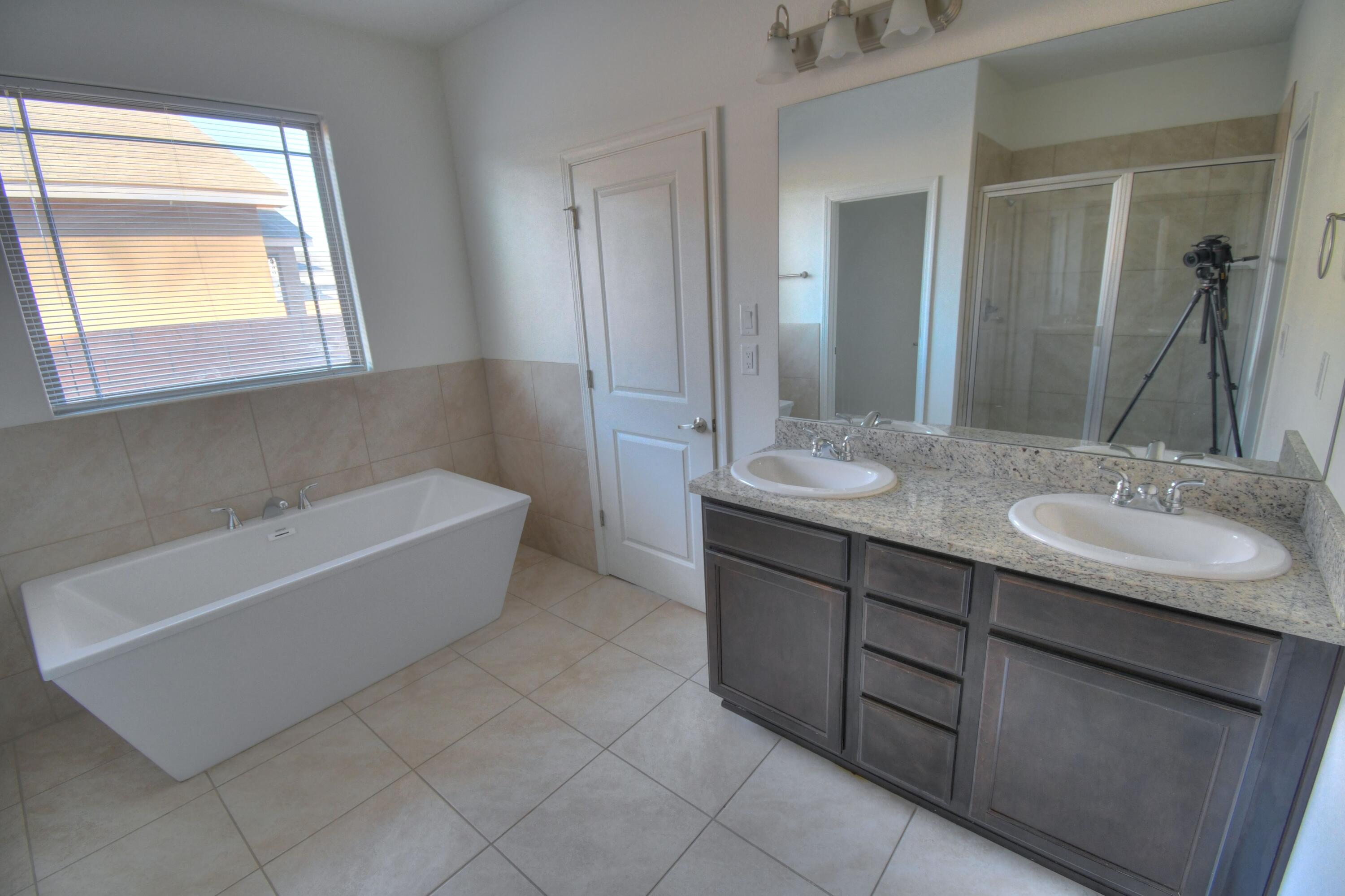 Photo 5 — 6244 Harrier Hawk Drive NE