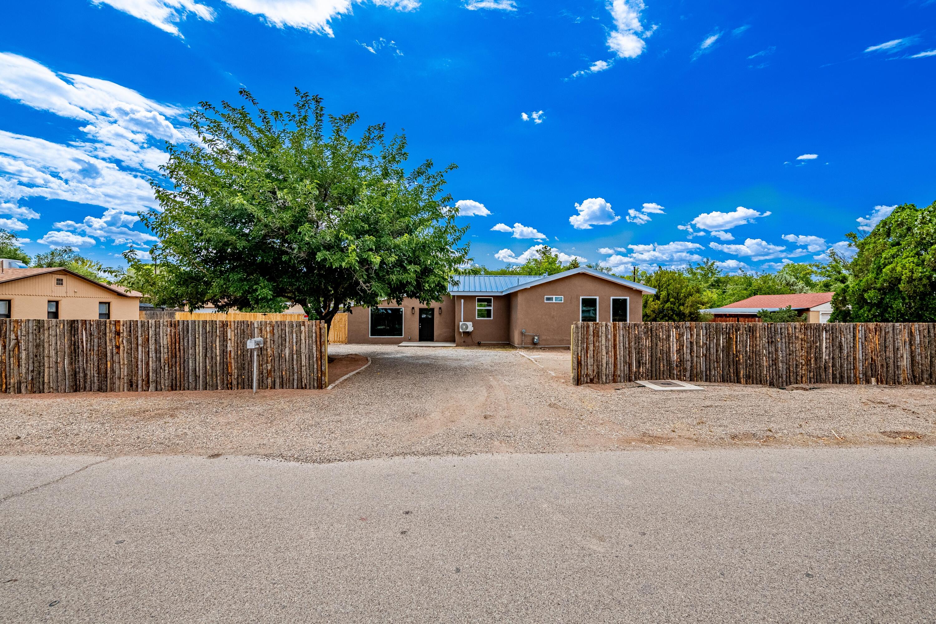 6667 Elwood Drive NW, Los Ranchos, NM 87107