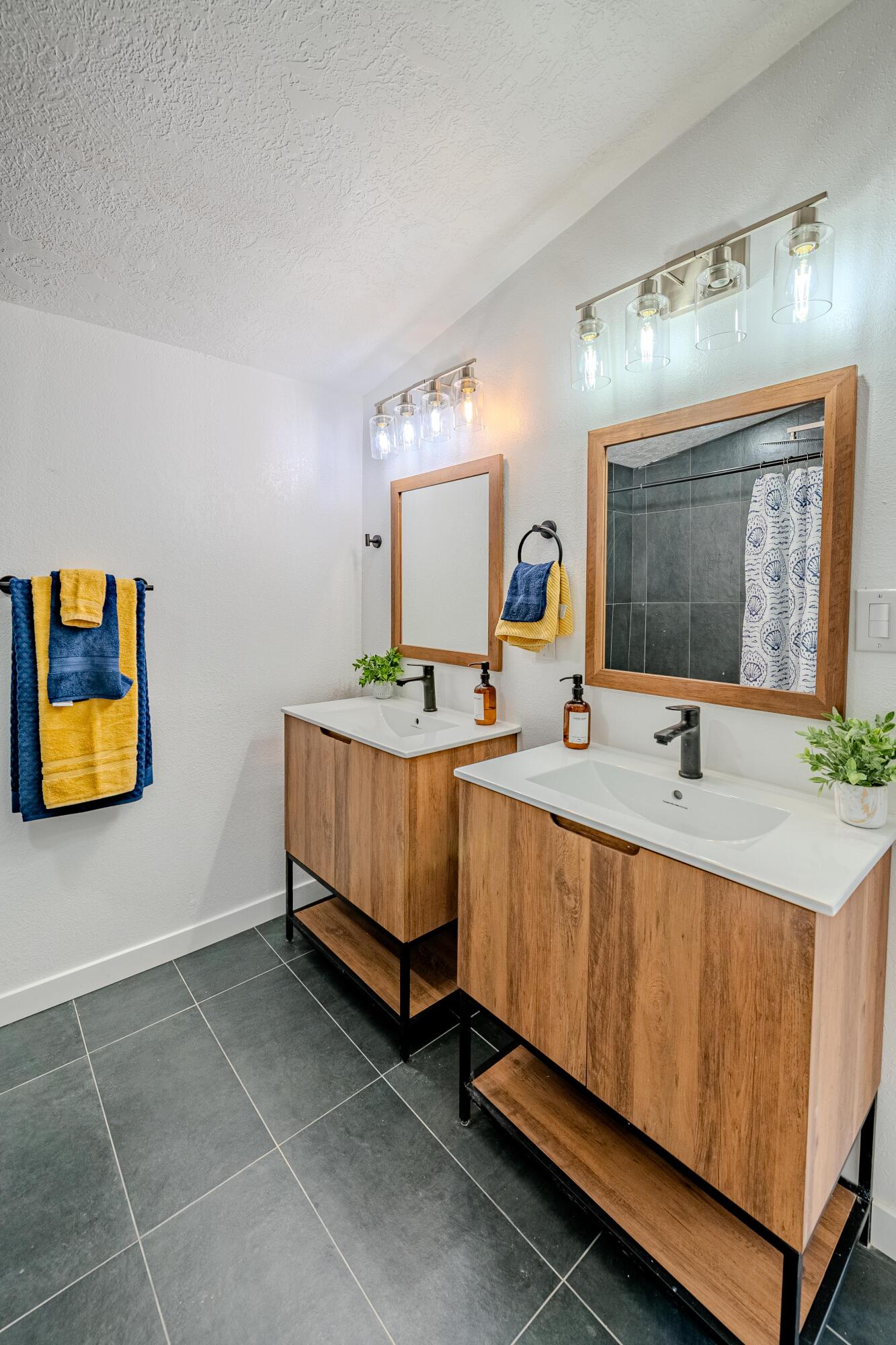 Photo 19 — 6667 Elwood Drive NW