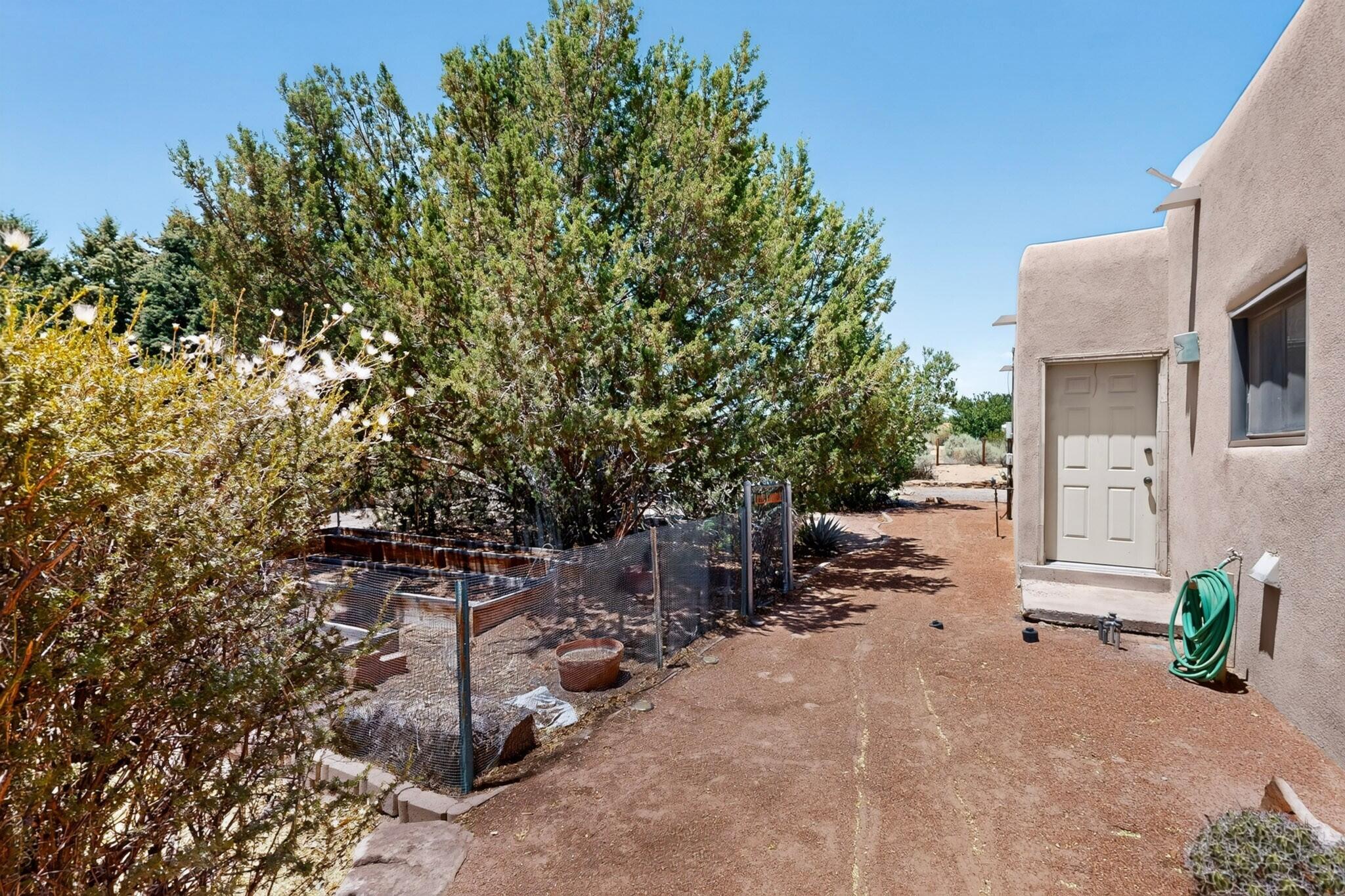 Photo 13 — 5716 Rio Mimbres Road NE