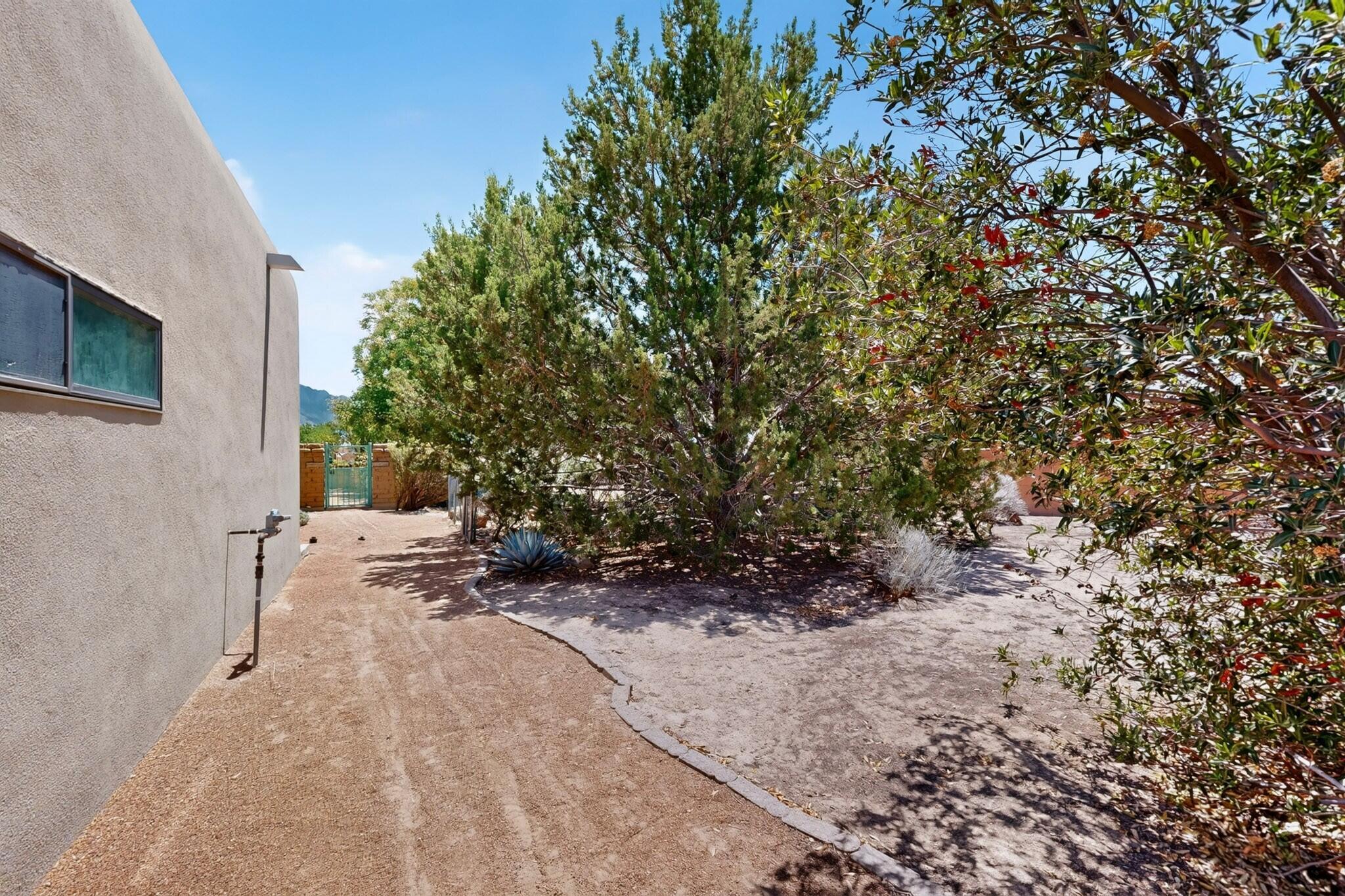 Photo 14 — 5716 Rio Mimbres Road NE
