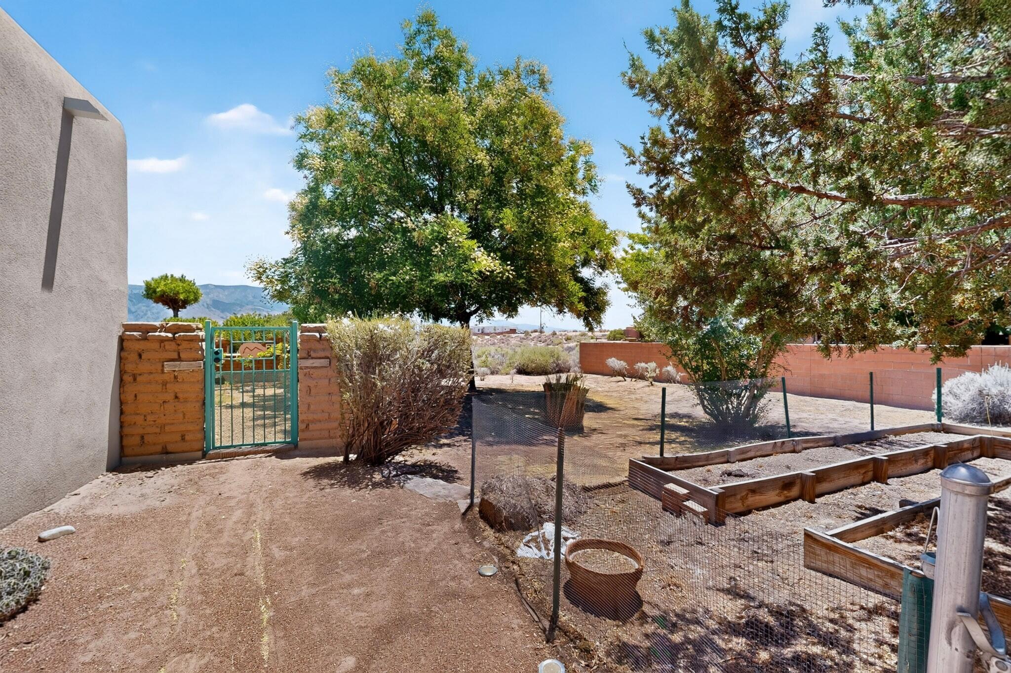 Photo 16 — 5716 Rio Mimbres Road NE