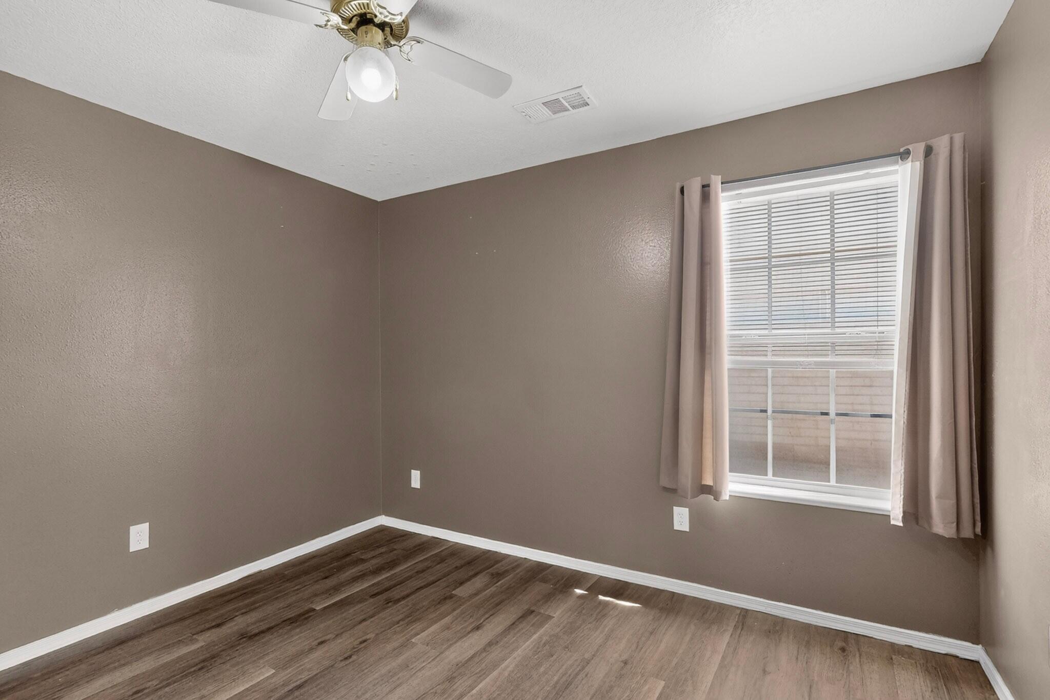 Photo 4 — 1341 Vista Centro Drive SW