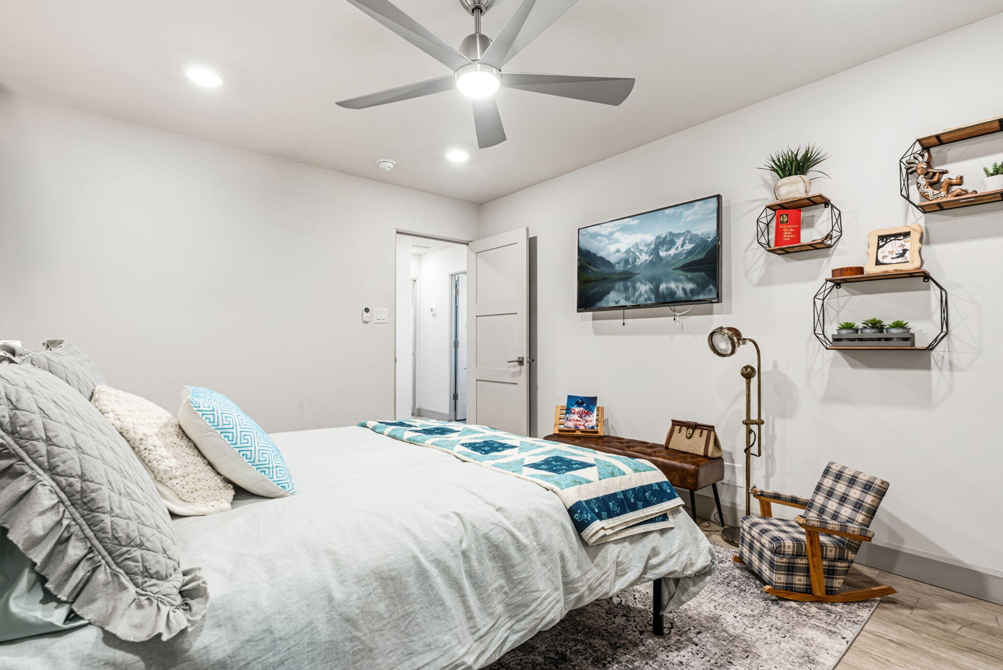 Photo 3 — 2952 Aberdeen Drive SE