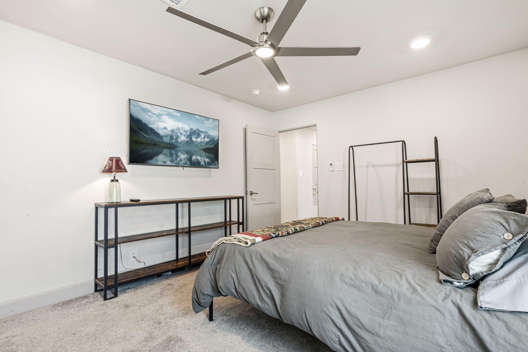 Photo 5 — 2952 Aberdeen Drive SE