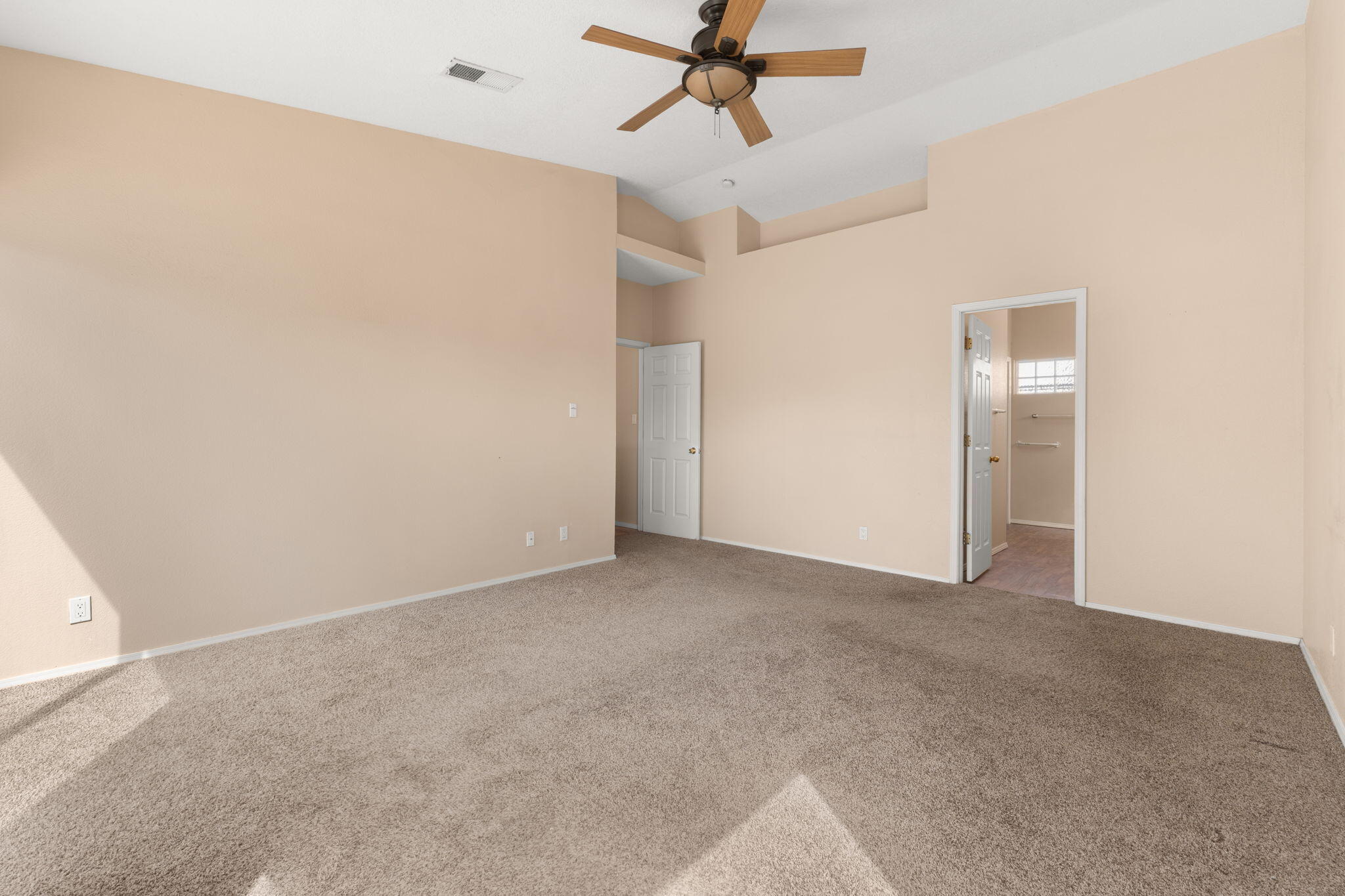 Photo 4 — 4222 Skyview Crest Road NW