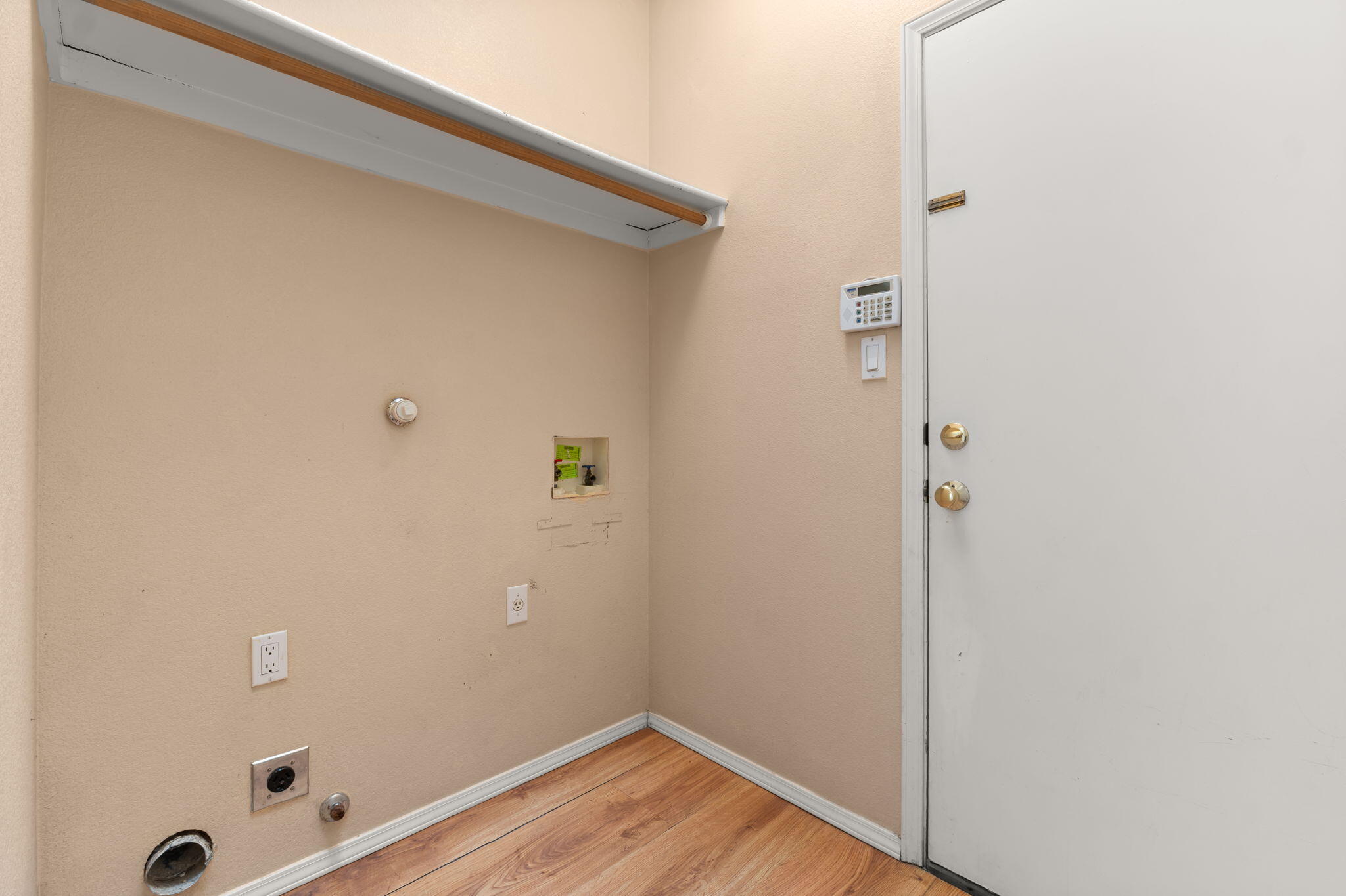 Photo 17 — 4222 Skyview Crest Road NW