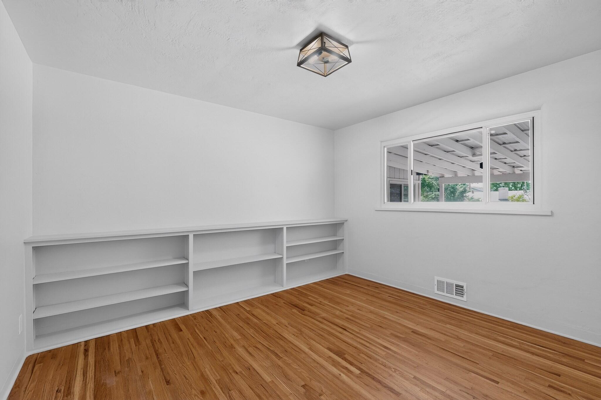 Photo 9 — 1305 Chama Street NE