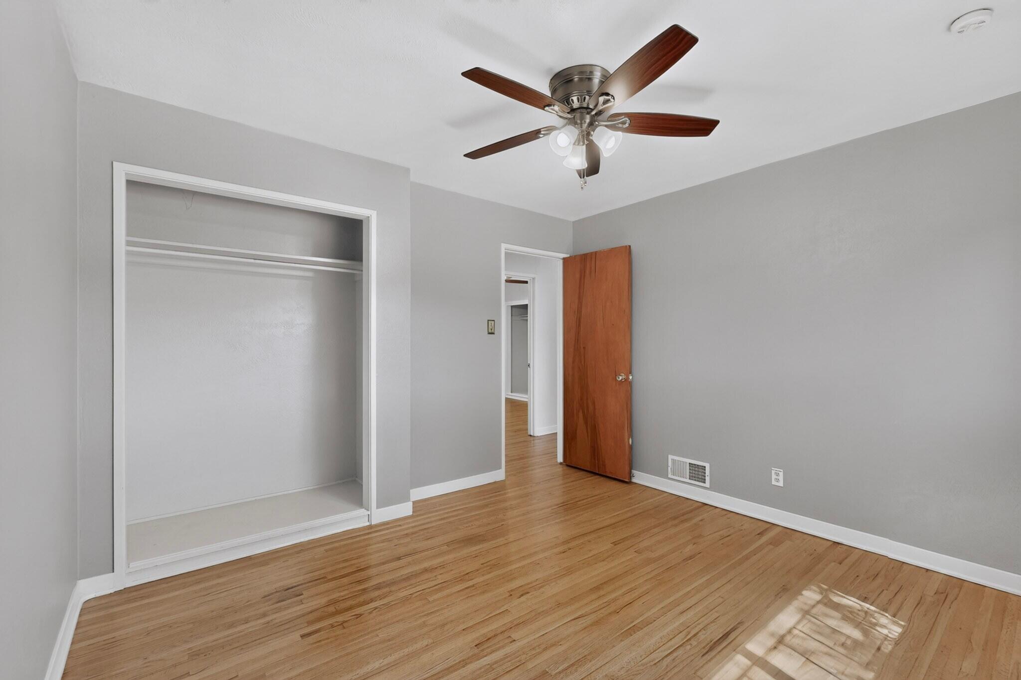 Photo 14 — 716 Kentucky Street SE