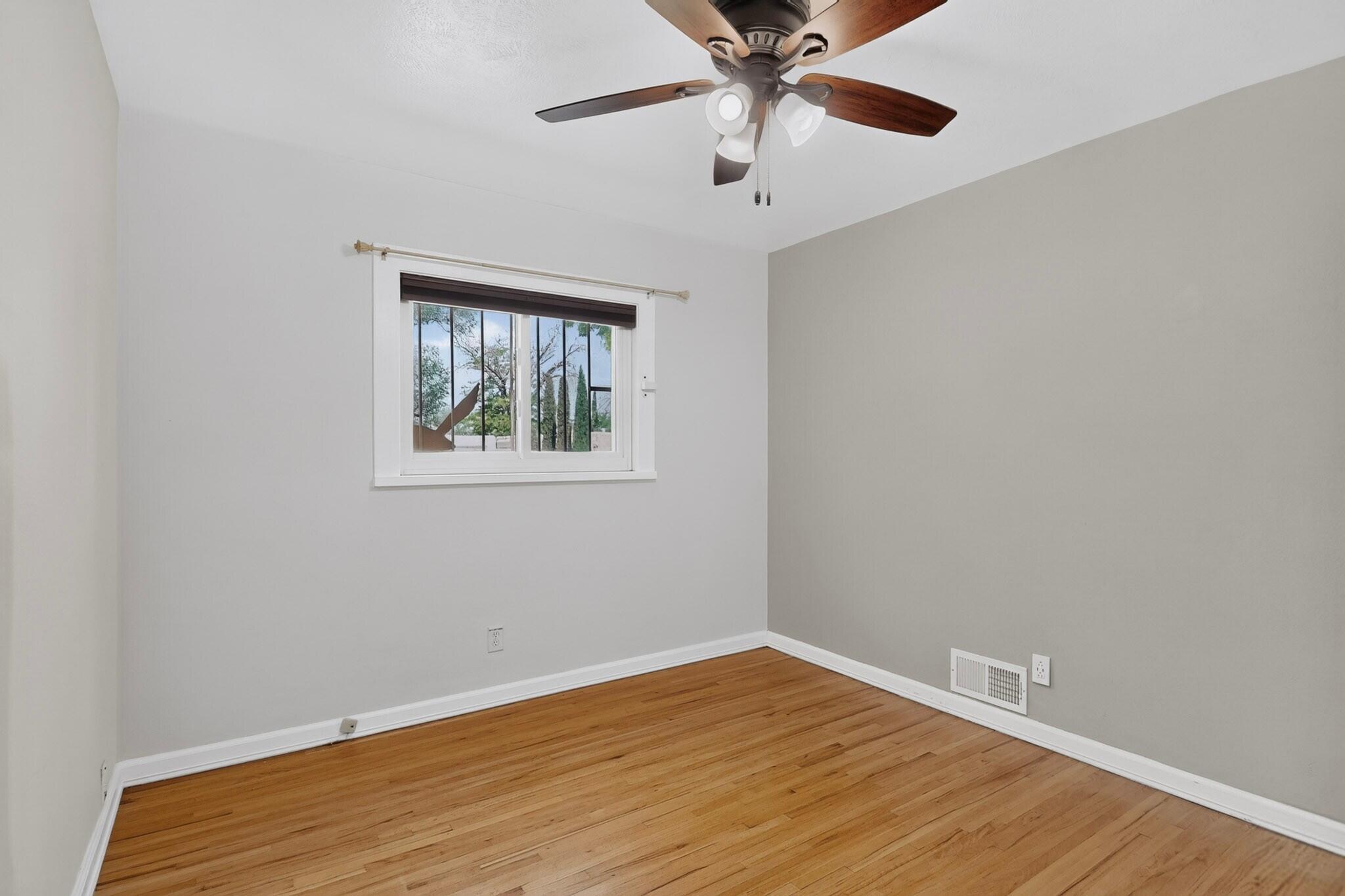 Photo 11 — 716 Kentucky Street SE