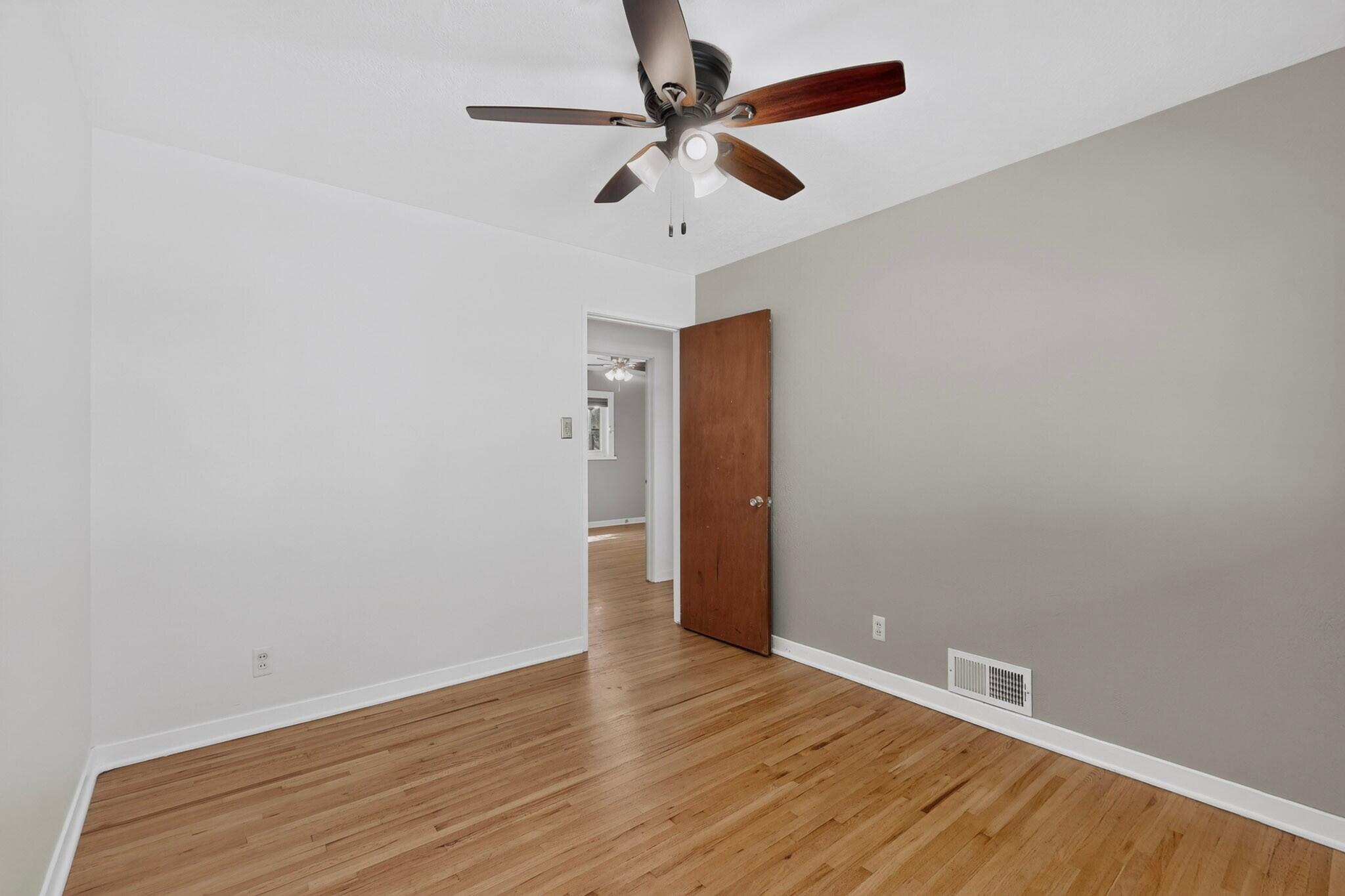Photo 8 — 716 Kentucky Street SE