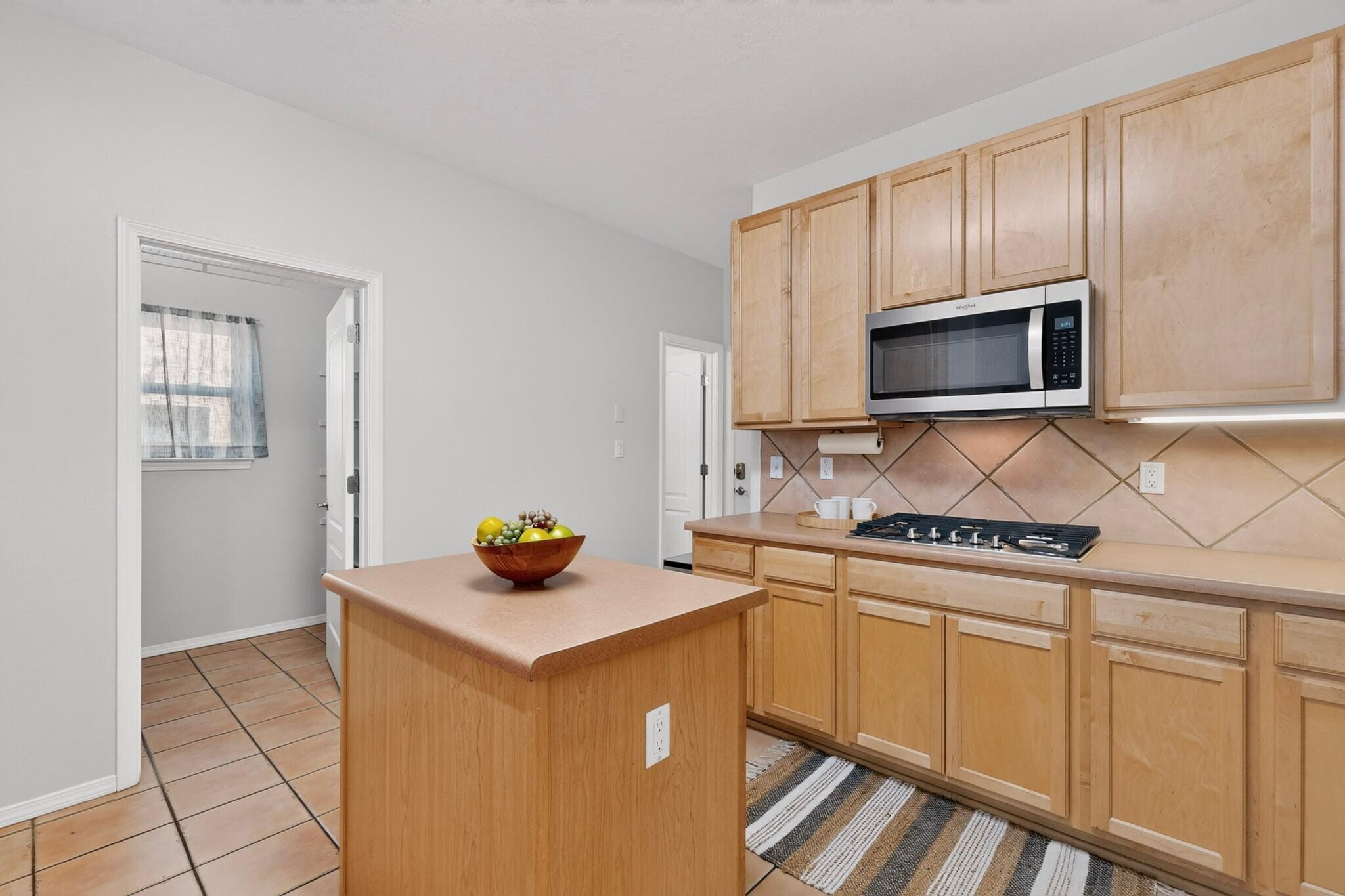 Photo 16 — 3751 Candelarias Lane NW