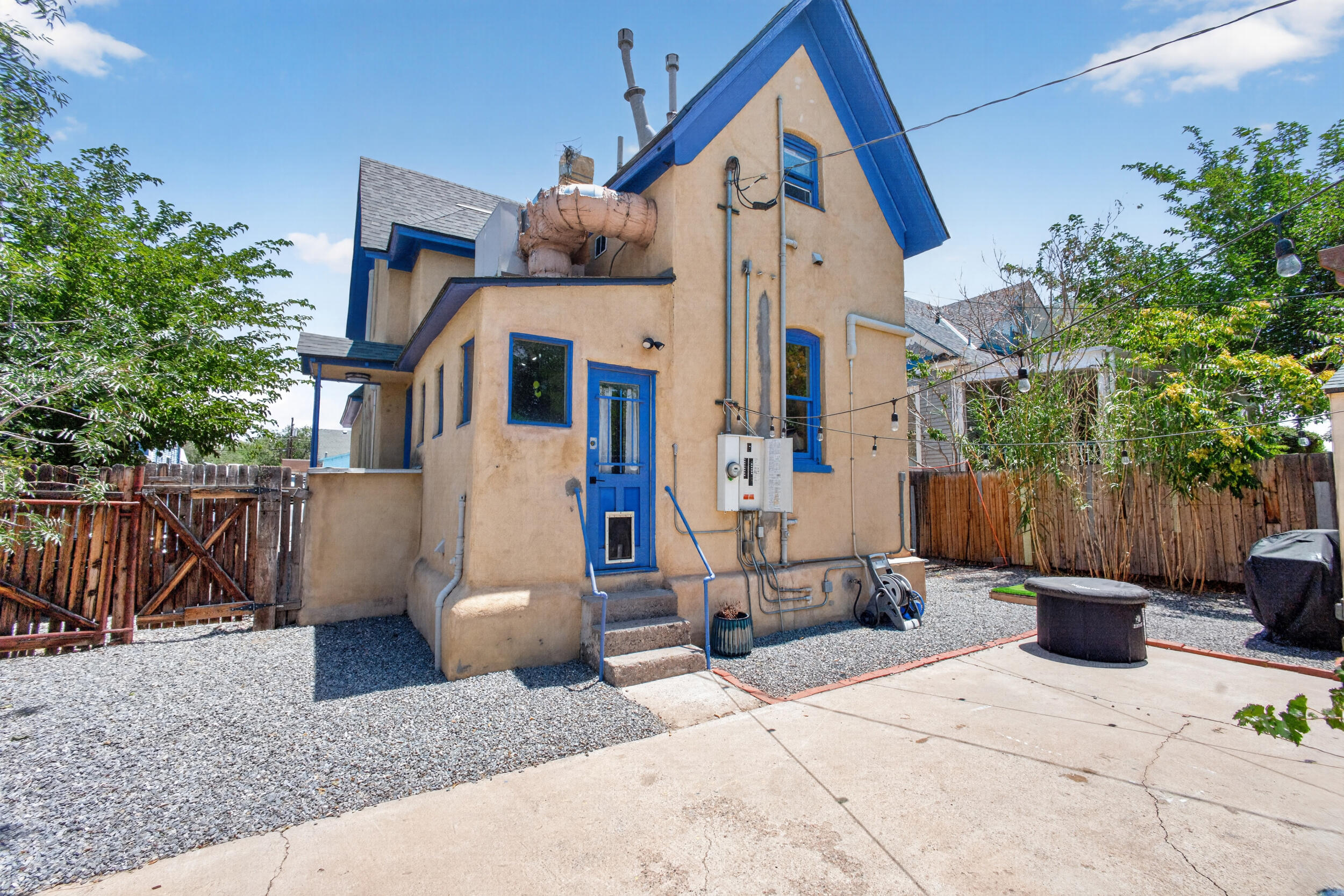Photo 14 — 415 Edith Boulevard SE