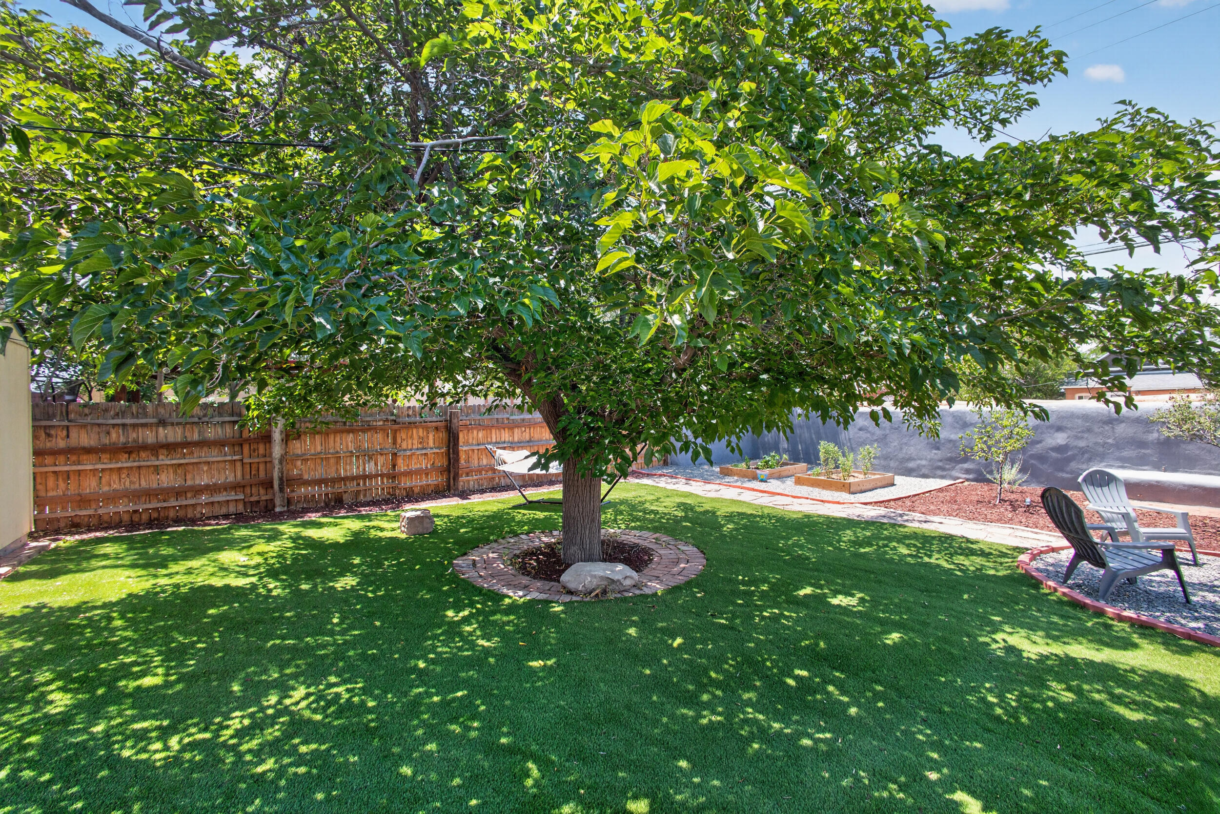 Photo 13 — 415 Edith Boulevard SE