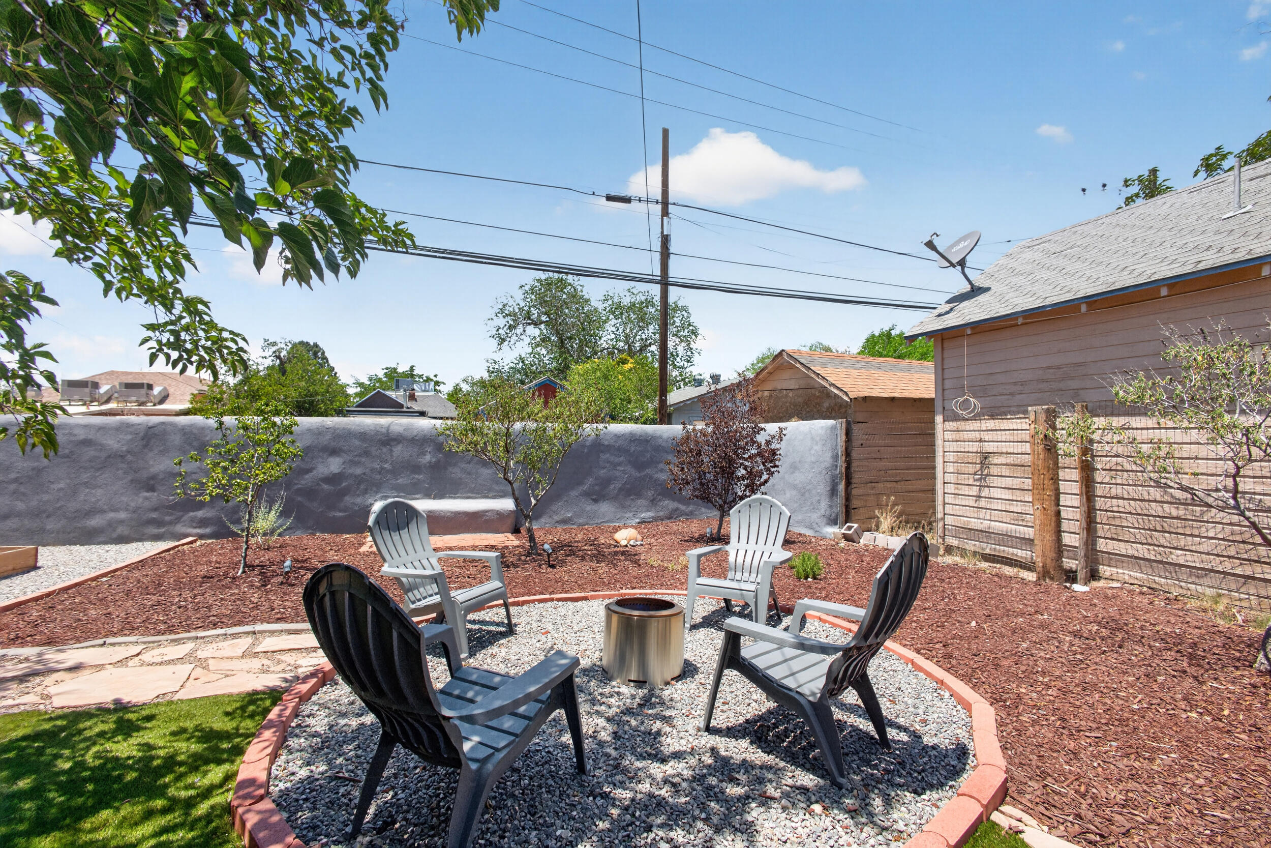 Photo 12 — 415 Edith Boulevard SE