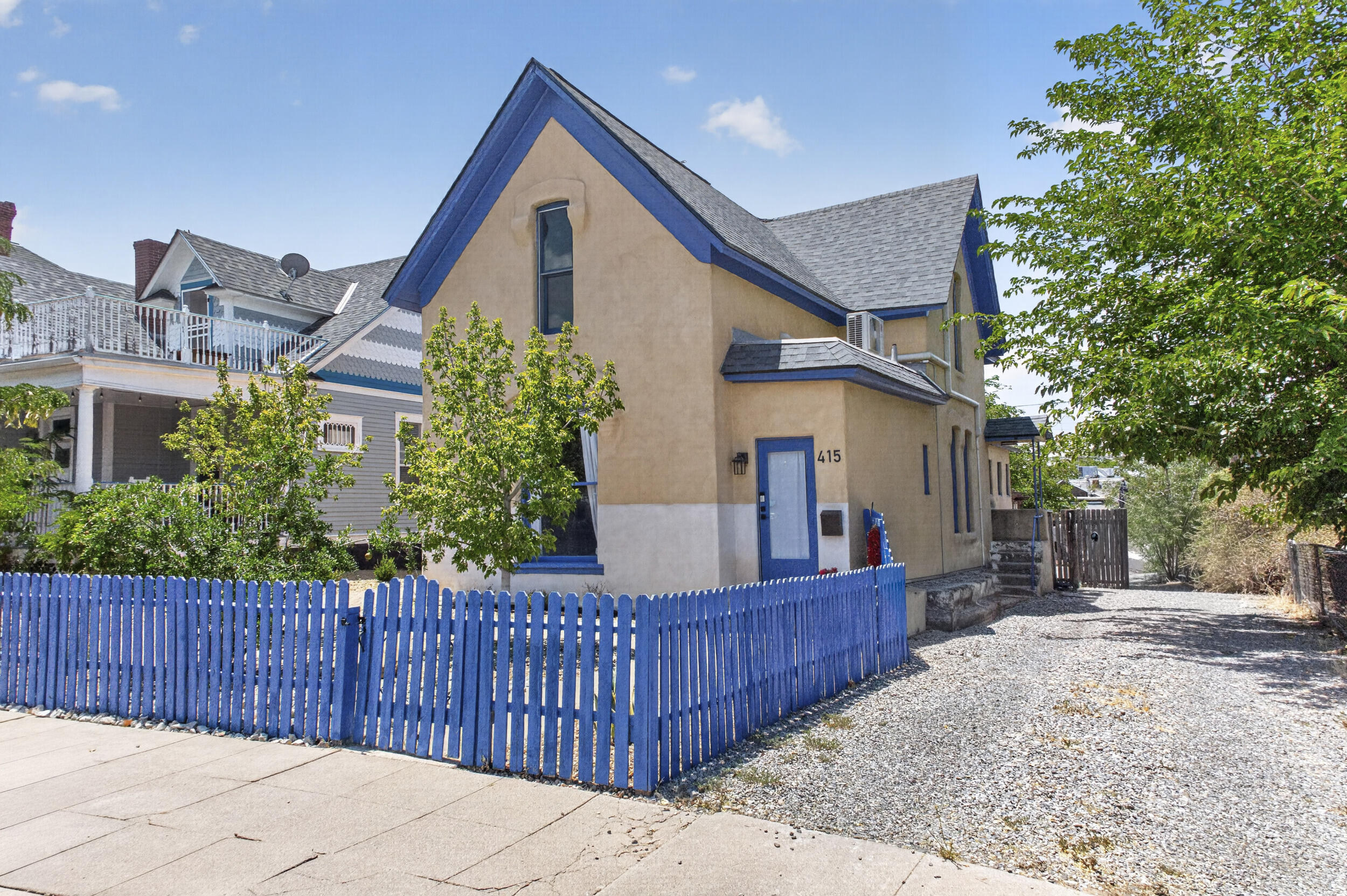 Photo 2 — 415 Edith Boulevard SE