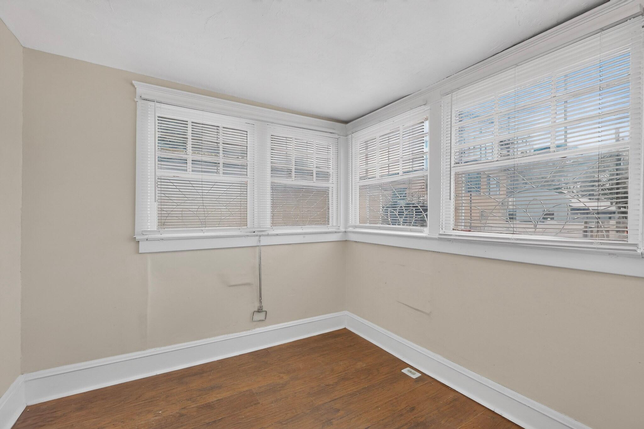 Photo 13 — 508 Marble Avenue NW