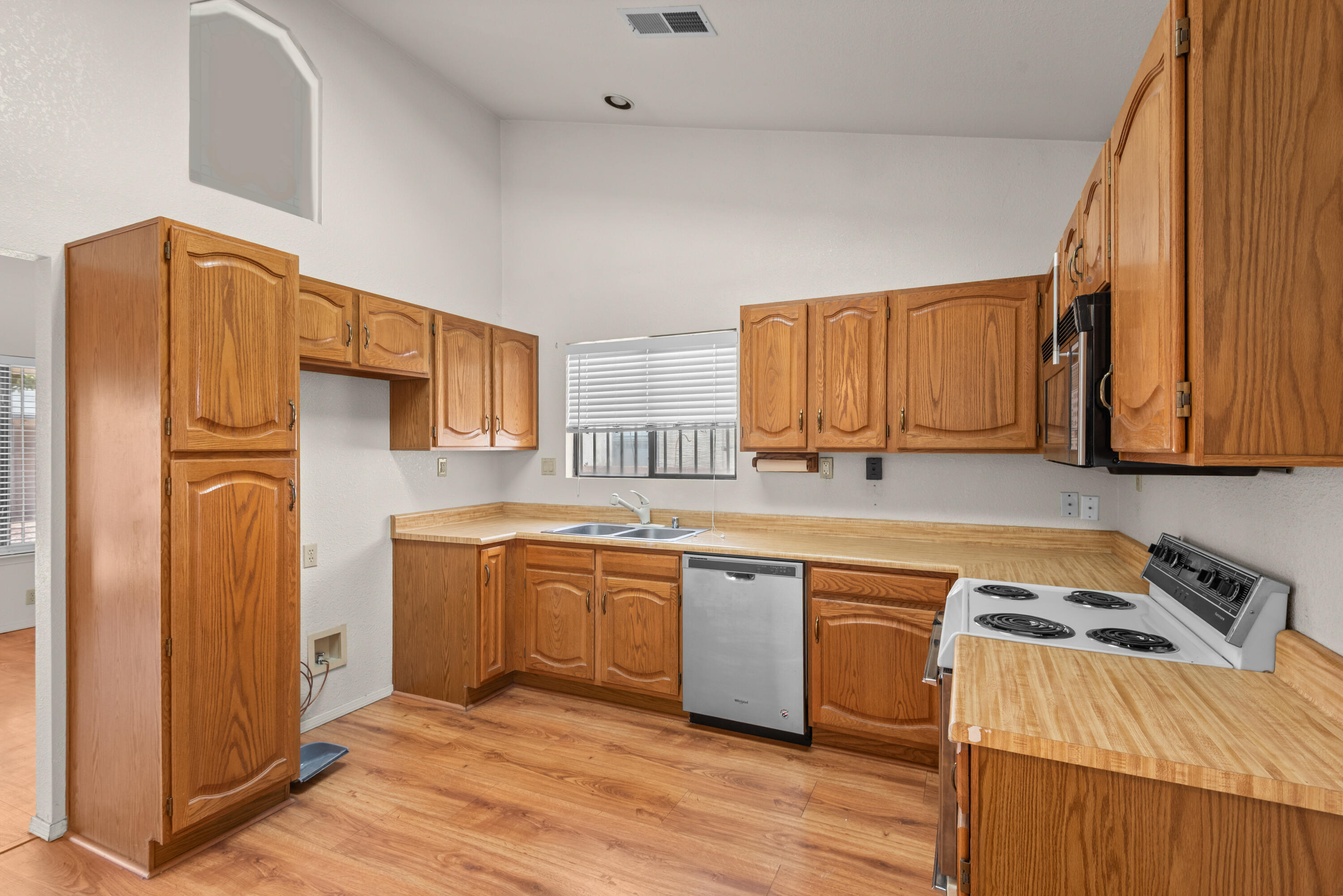 Photo 17 — 7604 Elderwood Drive NW